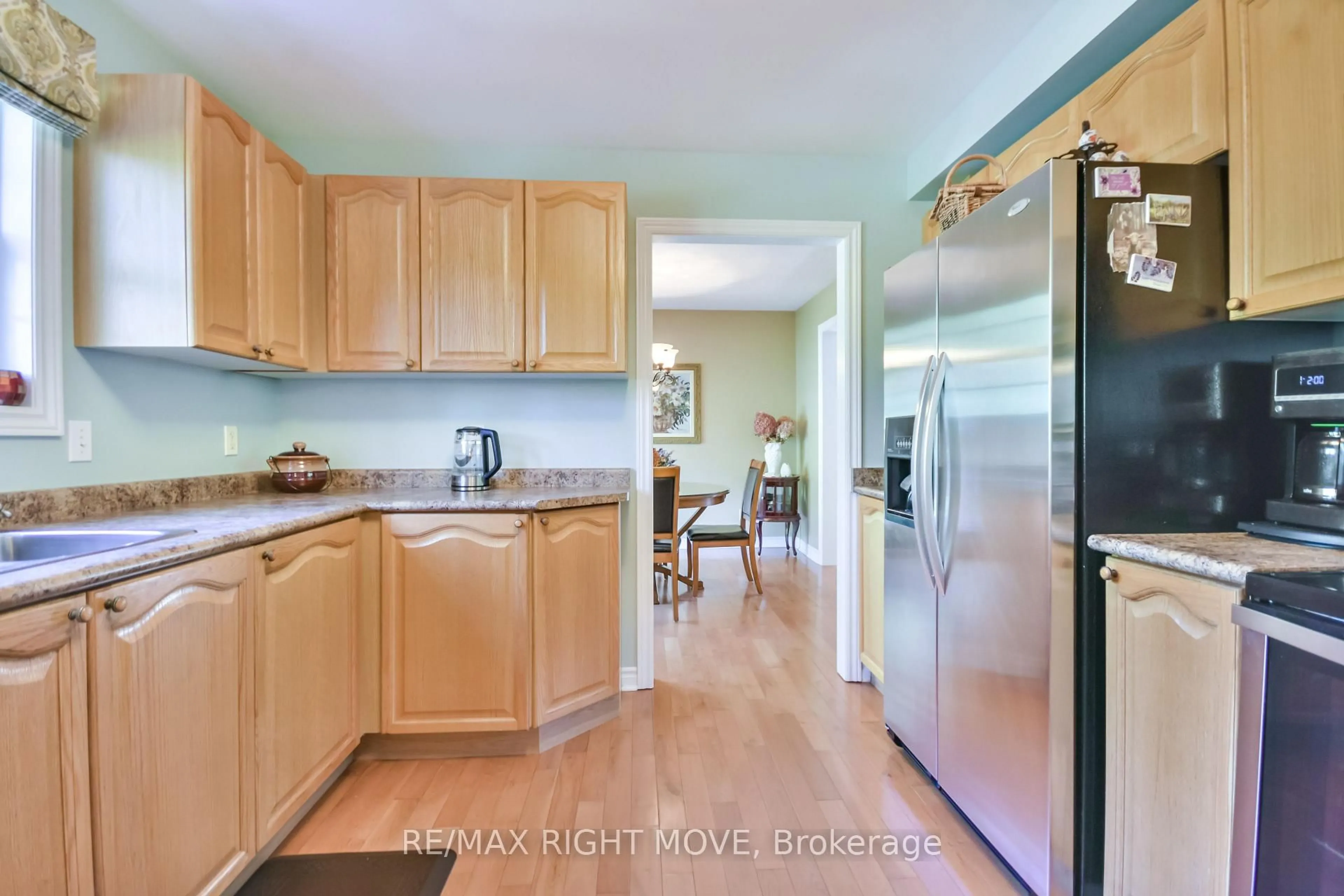Open concept kitchen, unknown for 4043 Digby Dr, Severn Ontario L3V 0X4