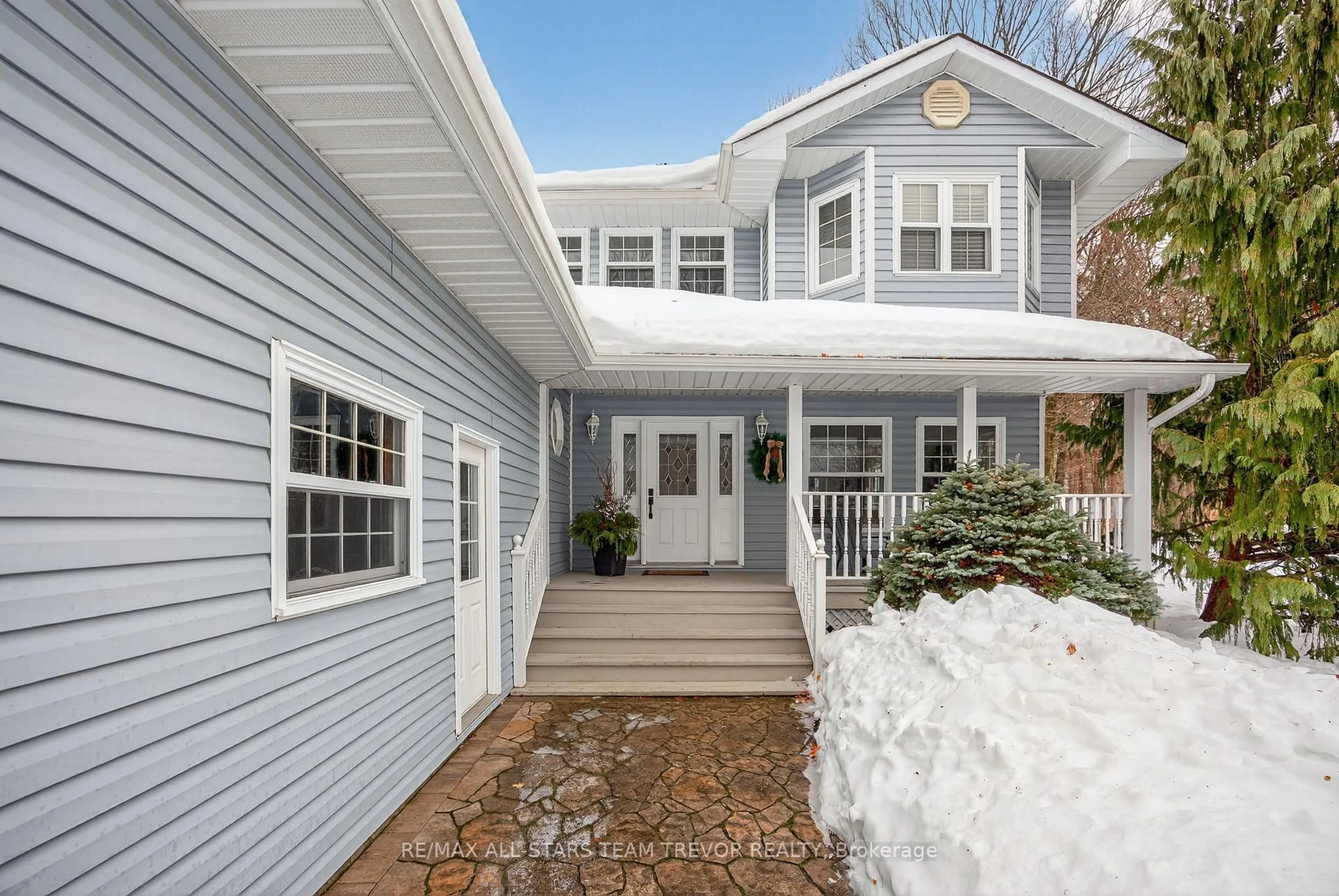 Home with vinyl exterior material, street for 5 Bailey Cres, Tiny Ontario L0L 2T0