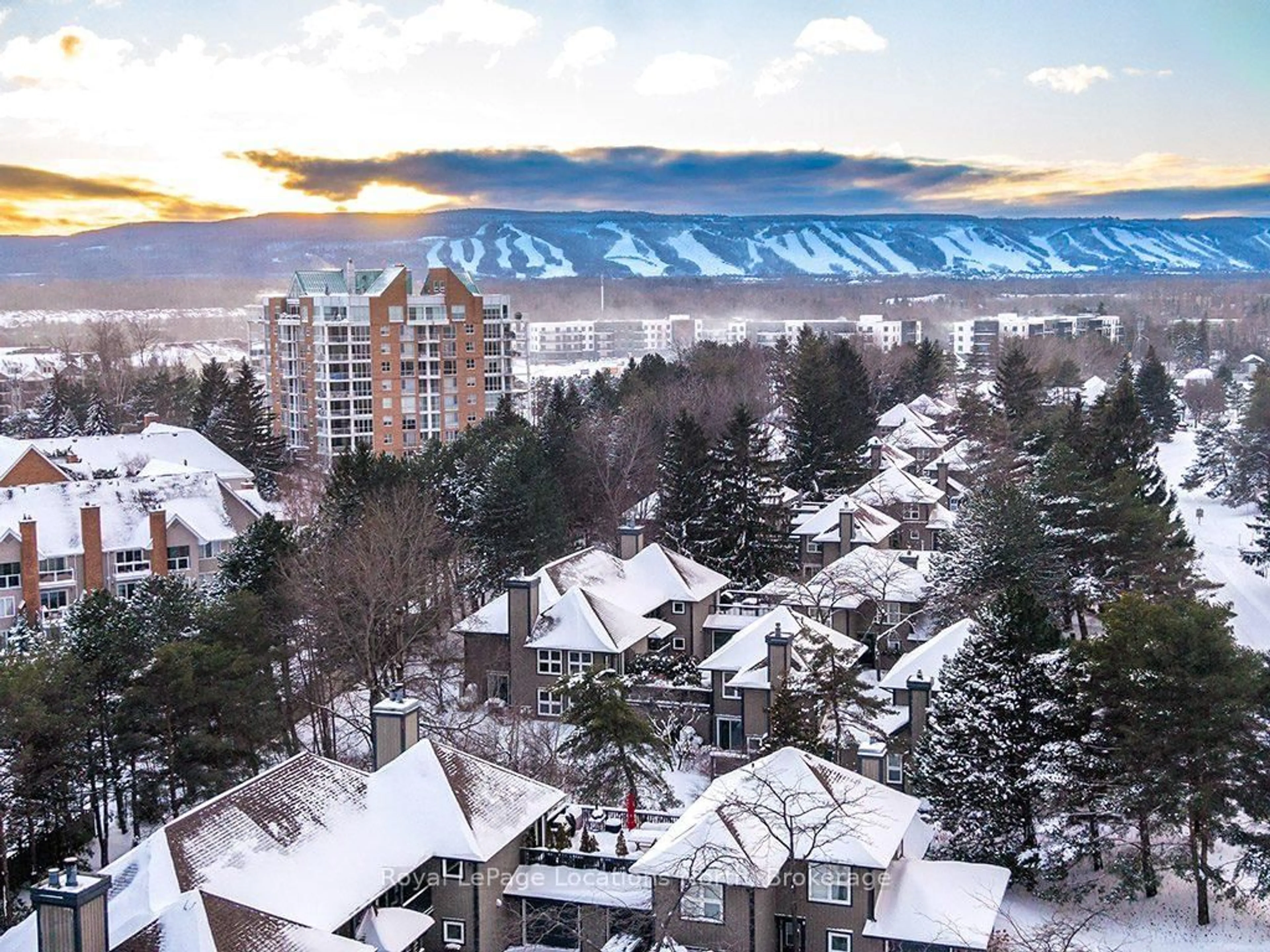 A pic from outside/outdoor area/front of a property/back of a property/a pic from drone, mountain view for 417 Mariners Way, Collingwood Ontario L9Y 5C7