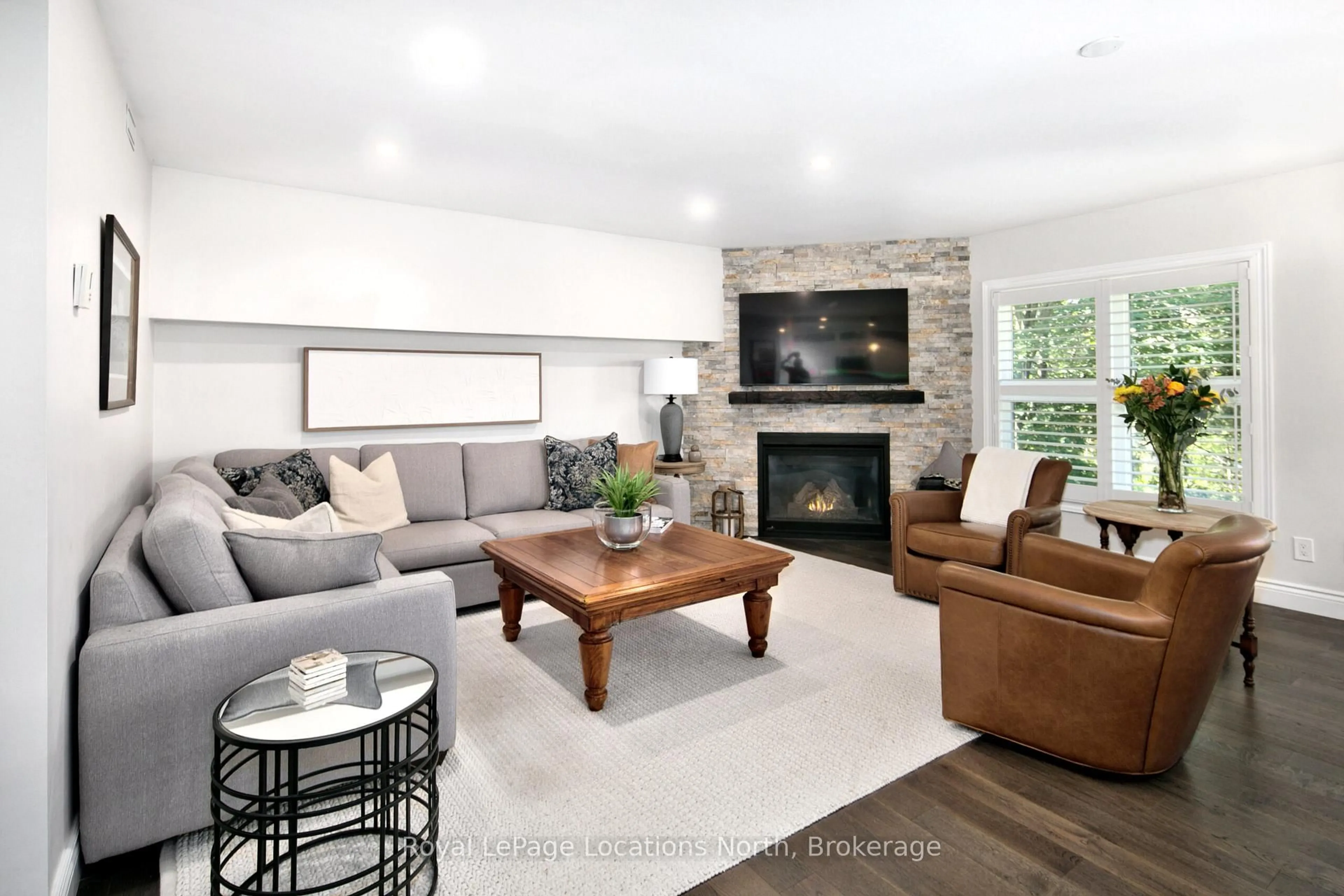 Living room with furniture, unknown for 417 Mariners Way, Collingwood Ontario L9Y 5C7