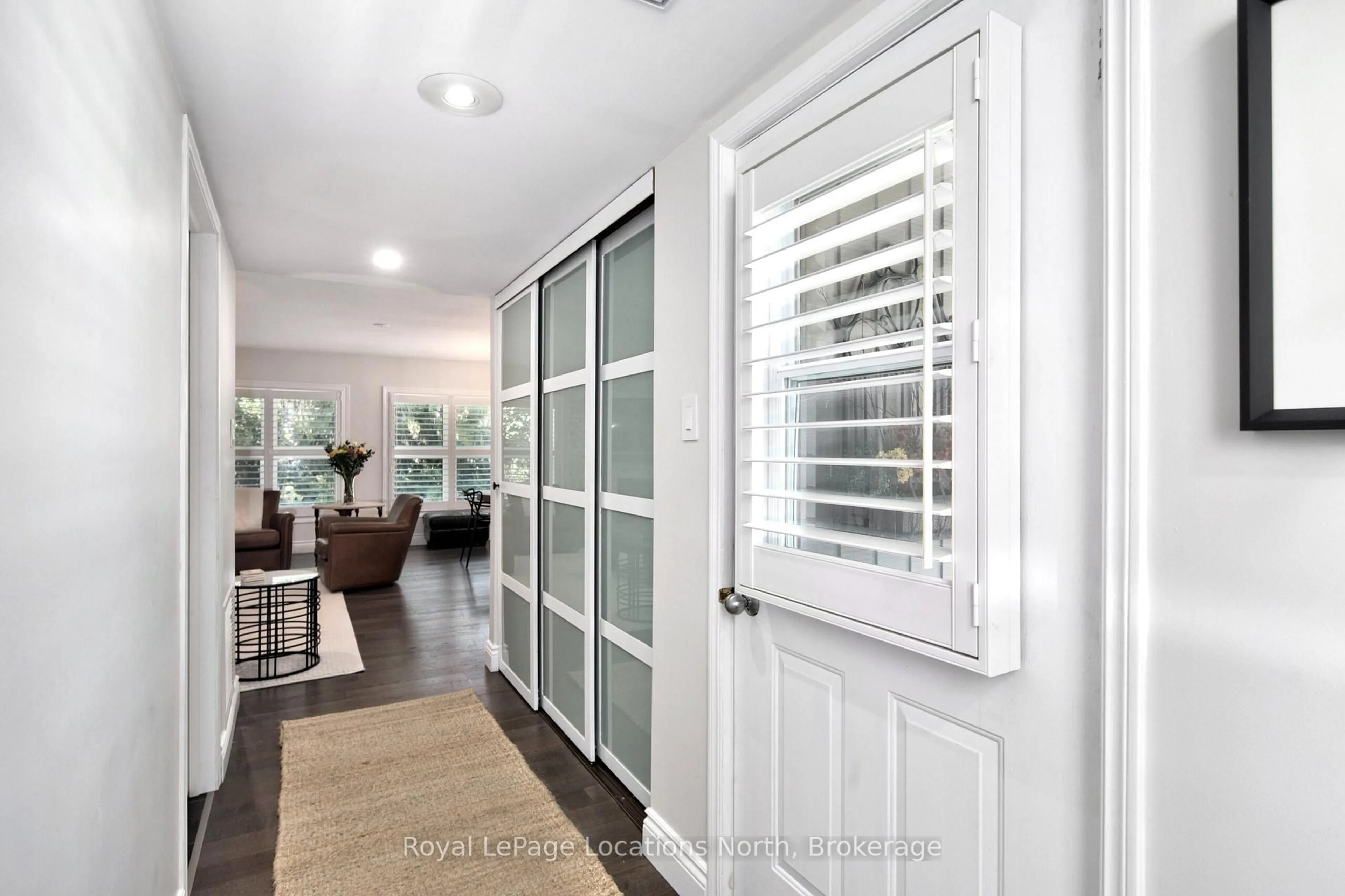 Indoor entryway for 417 Mariners Way, Collingwood Ontario L9Y 5C7