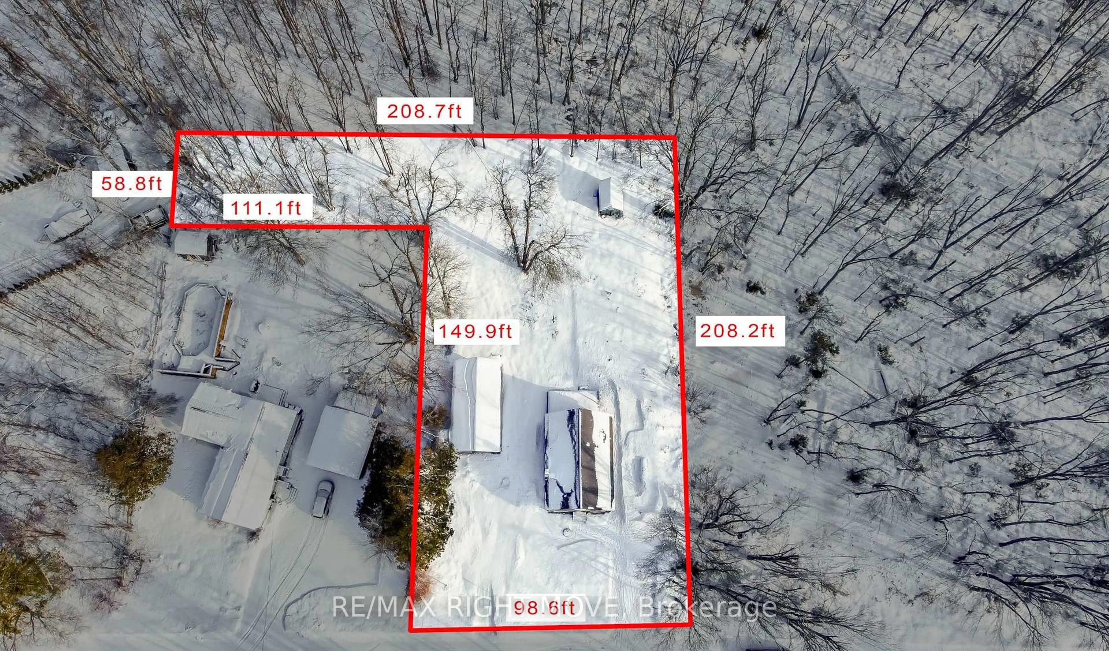 A pic from outside/outdoor area/front of a property/back of a property/a pic from drone, building for 3543 Peter St, Ramara Ontario L0K 1B0