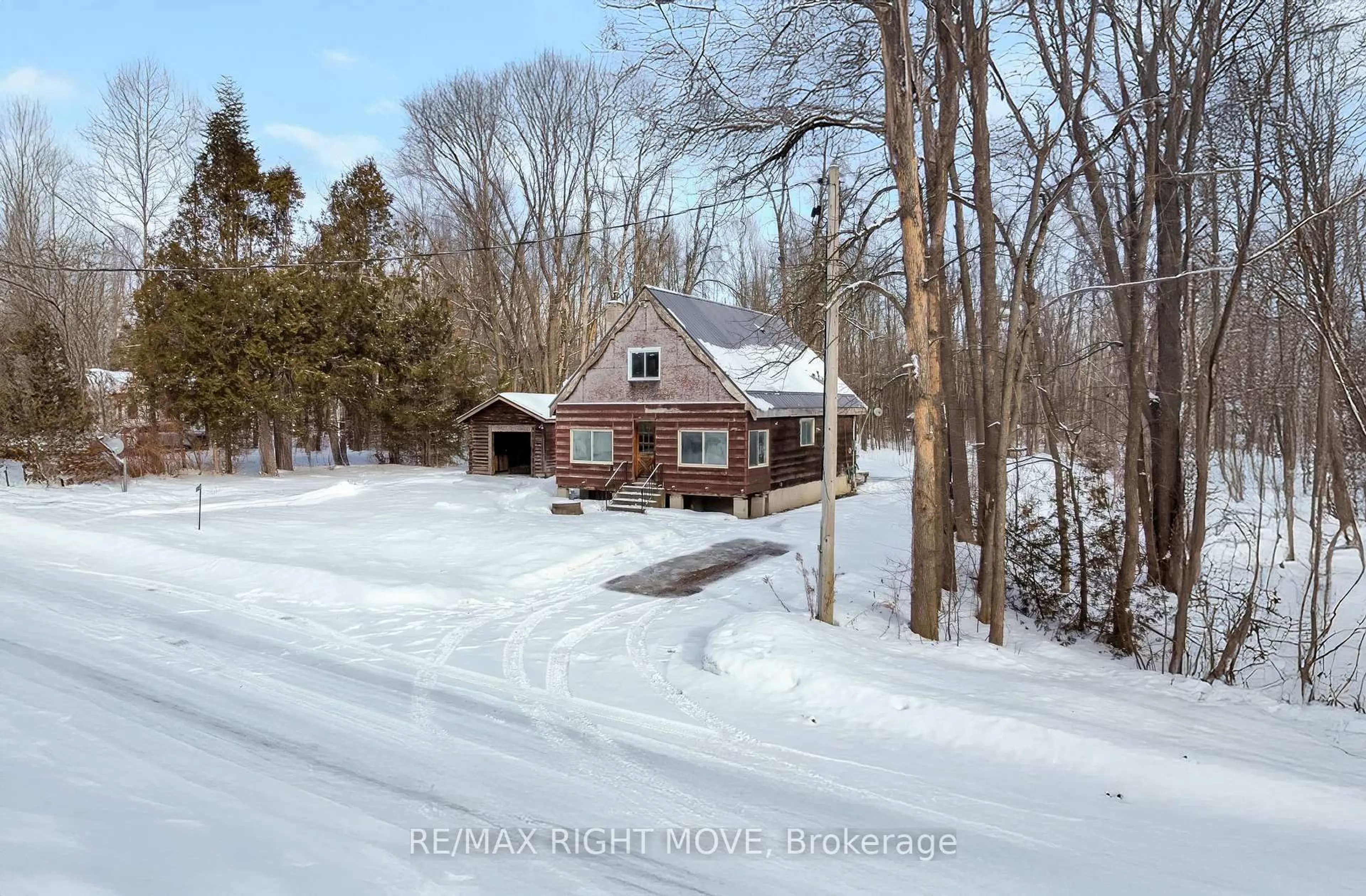 A pic from outside/outdoor area/front of a property/back of a property/a pic from drone, water/lake/river/ocean view for 3543 Peter St, Ramara Ontario L0K 1B0