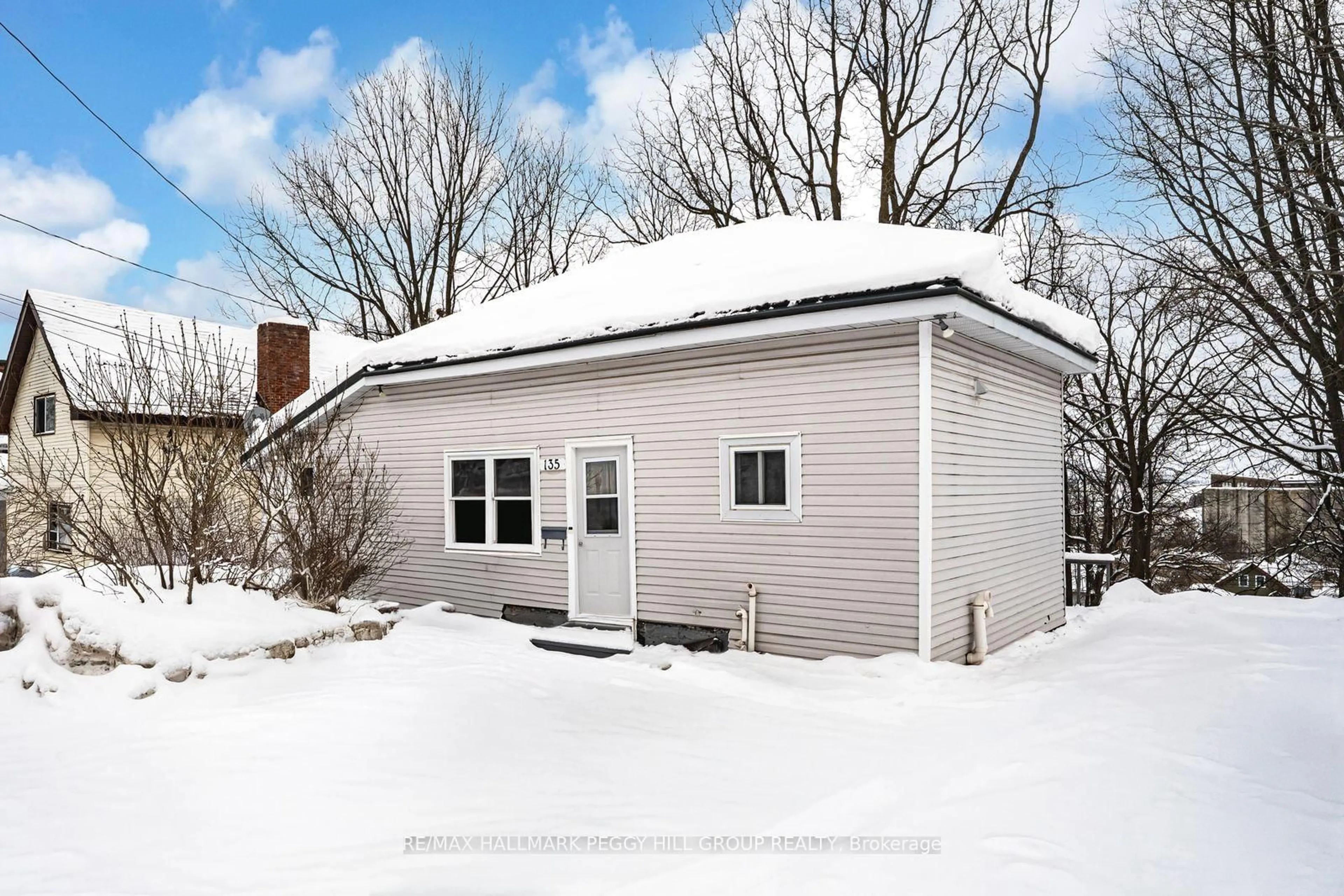 Unknown for 135 Sixth St, Midland Ontario L4R 3X5