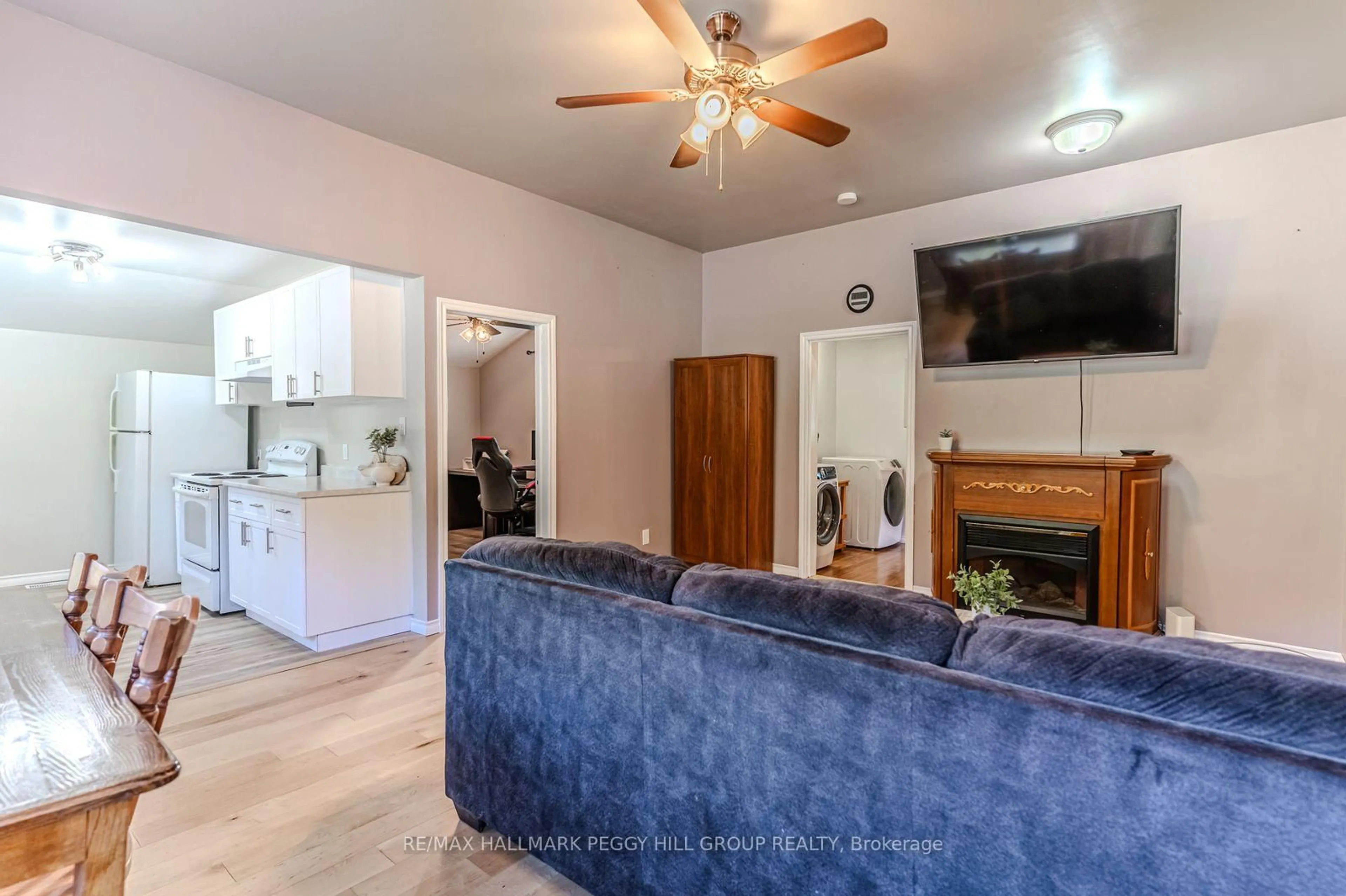 Living room with furniture, unknown for 135 Sixth St, Midland Ontario L4R 3X5