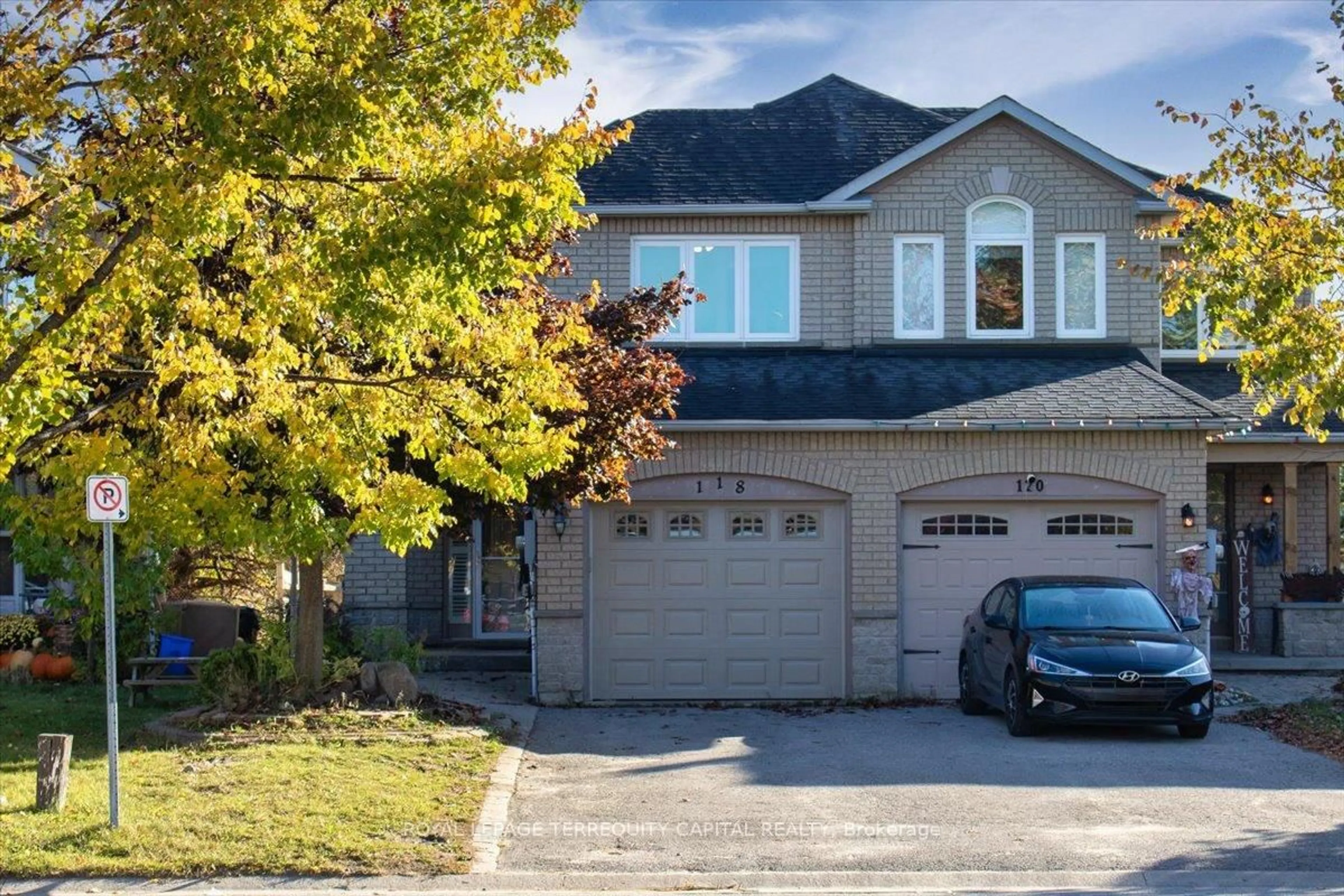 A pic from outside/outdoor area/front of a property/back of a property/a pic from drone, street for 118 Leslie Ave, Barrie Ontario L4N 9P4