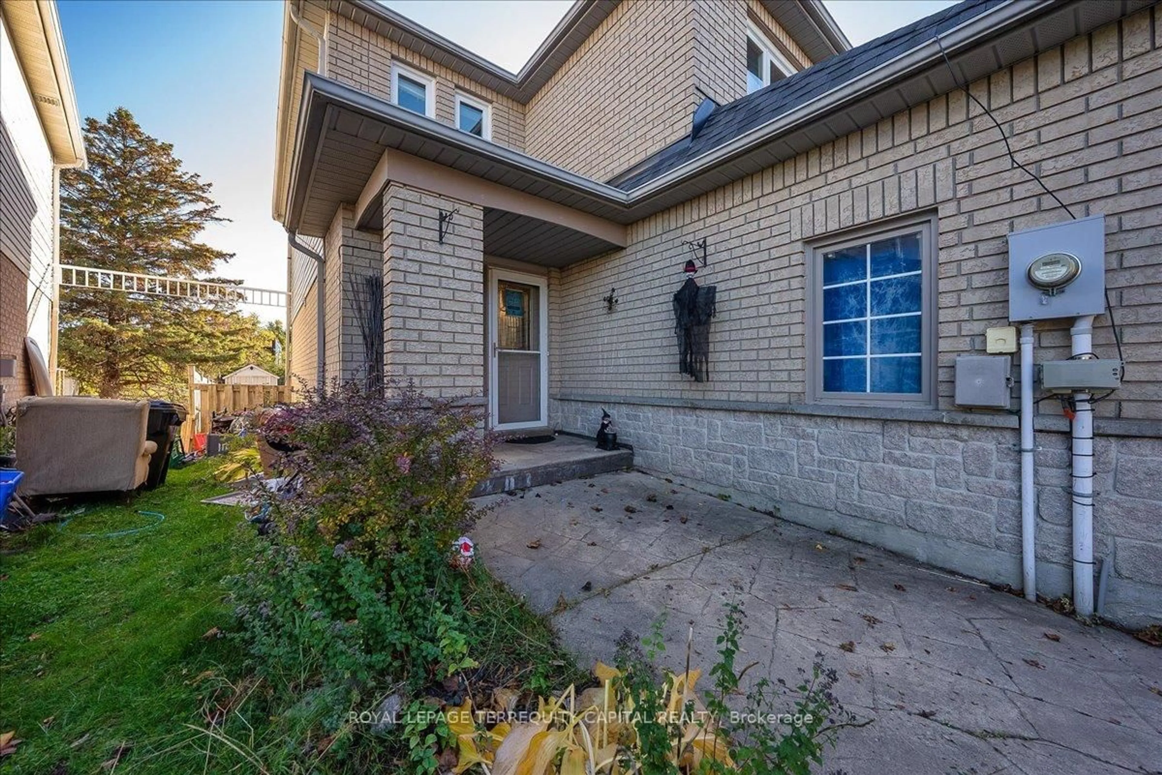 Home with brick exterior material, street for 118 Leslie Ave, Barrie Ontario L4N 9P4