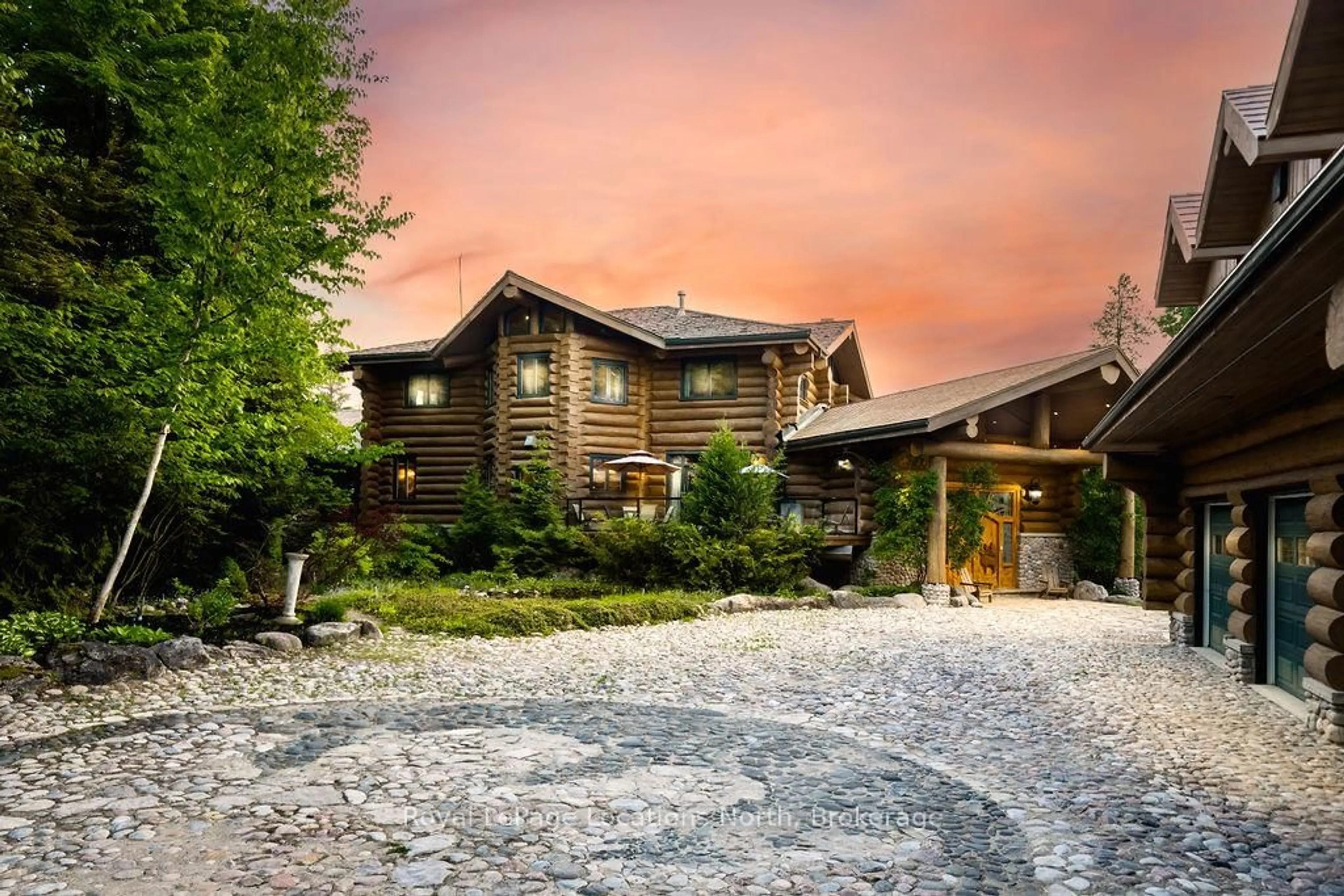 A pic from outside/outdoor area/front of a property/back of a property/a pic from drone, mountain view for 100 Melissa Lane, Tiny Ontario L9M 0T8