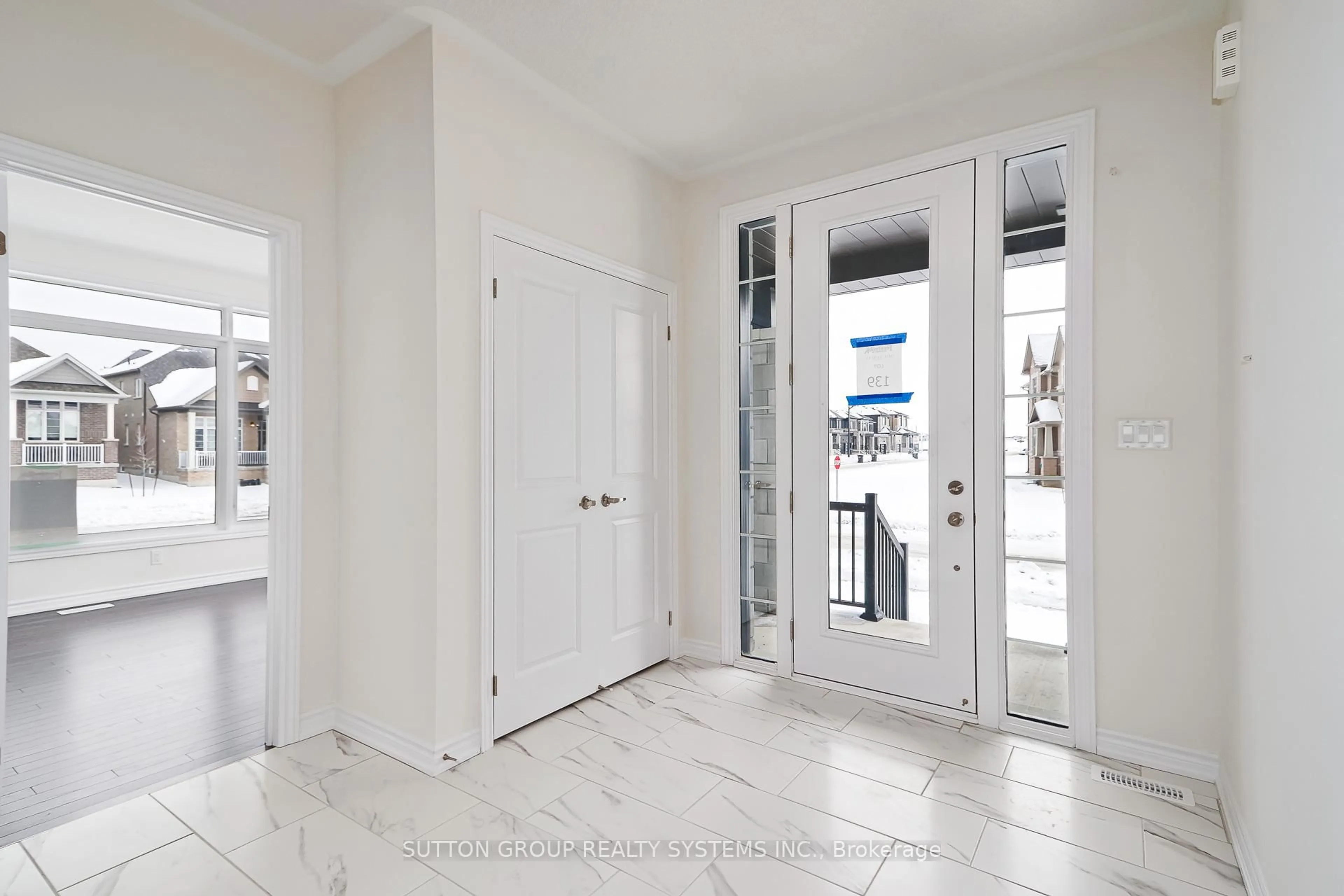 Indoor entryway for 31 Nicort Rd, Wasaga Beach Ontario L9Z 0N1