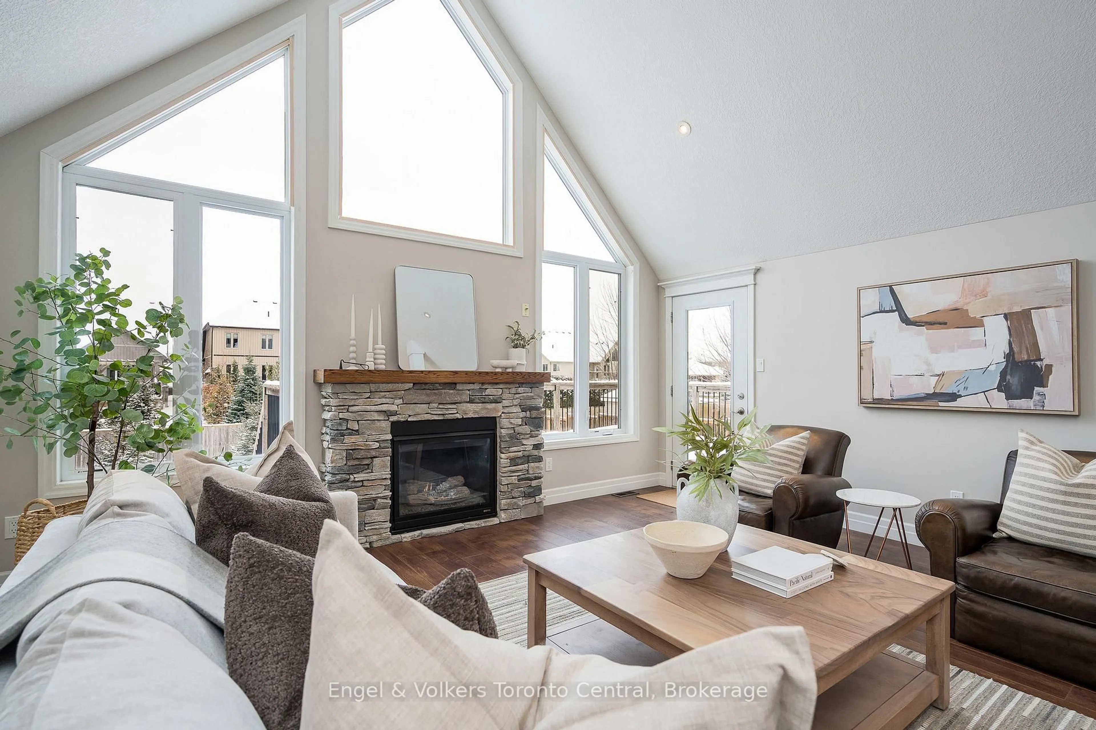 Living room with furniture, unknown for 34 Findlay Dr, Collingwood Ontario L9Y 0G6