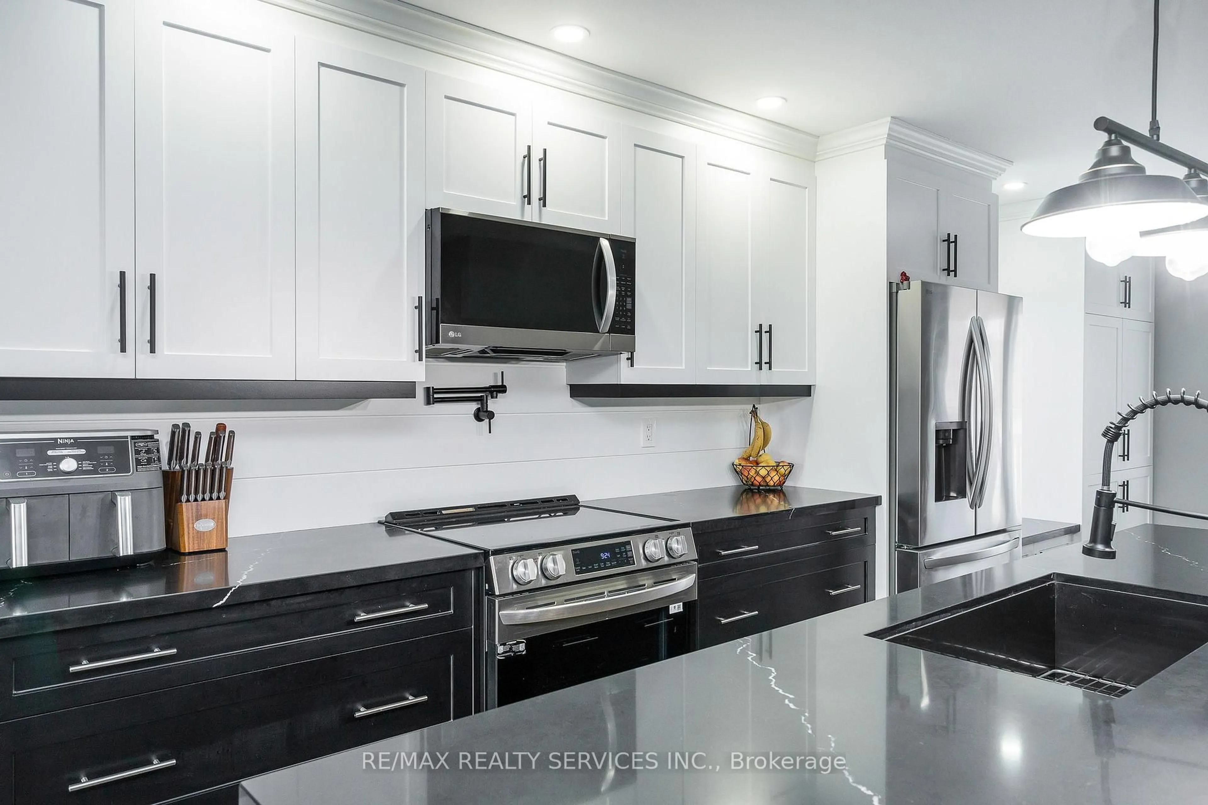 Contemporary kitchen, ceramic/tile floor for 1 Acorn Cres, Wasaga Beach Ontario L9Z 1B7