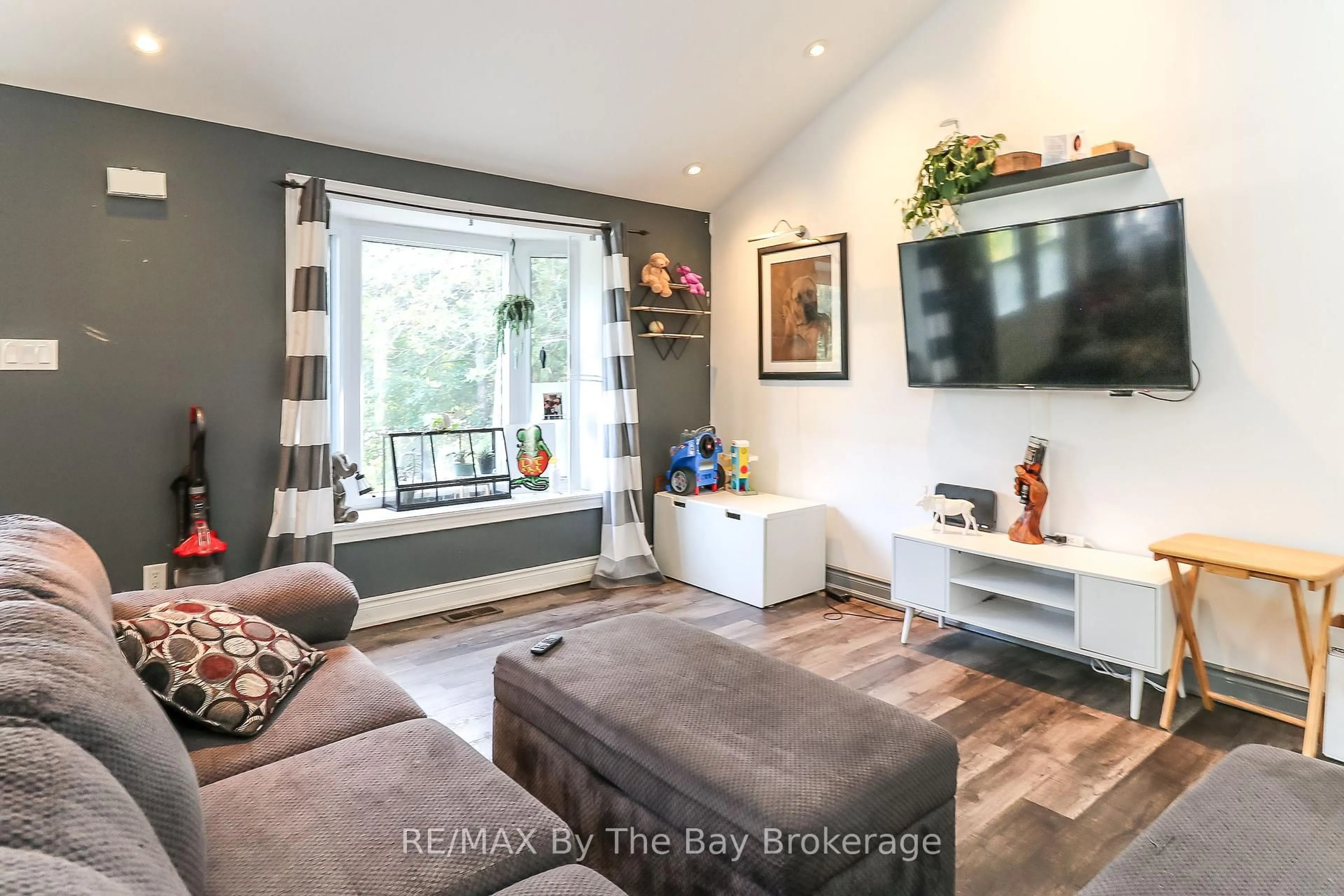 Living room with furniture, unknown for 67 Constance Blvd, Wasaga Beach Ontario L9Z 2Y3