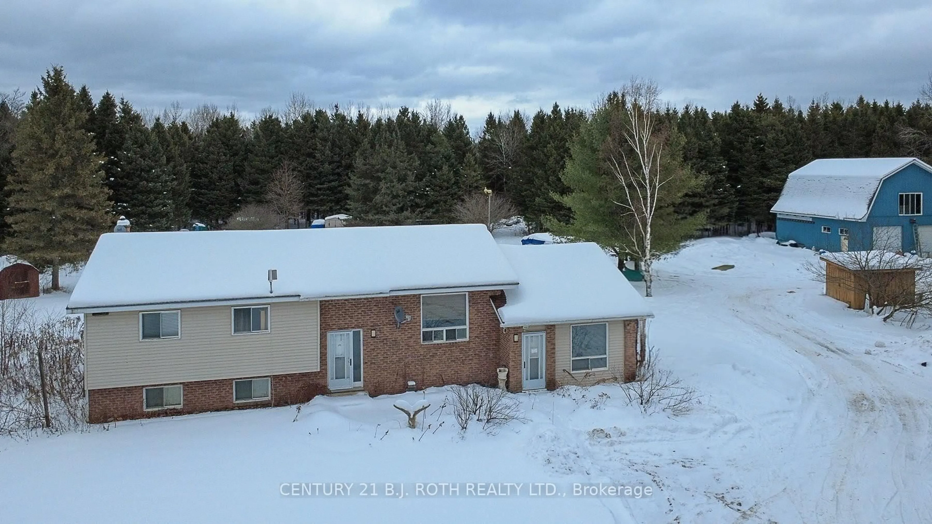 A pic from outside/outdoor area/front of a property/back of a property/a pic from drone, unknown for 471 Scarlett Line, Oro-Medonte Ontario L0L 1V0