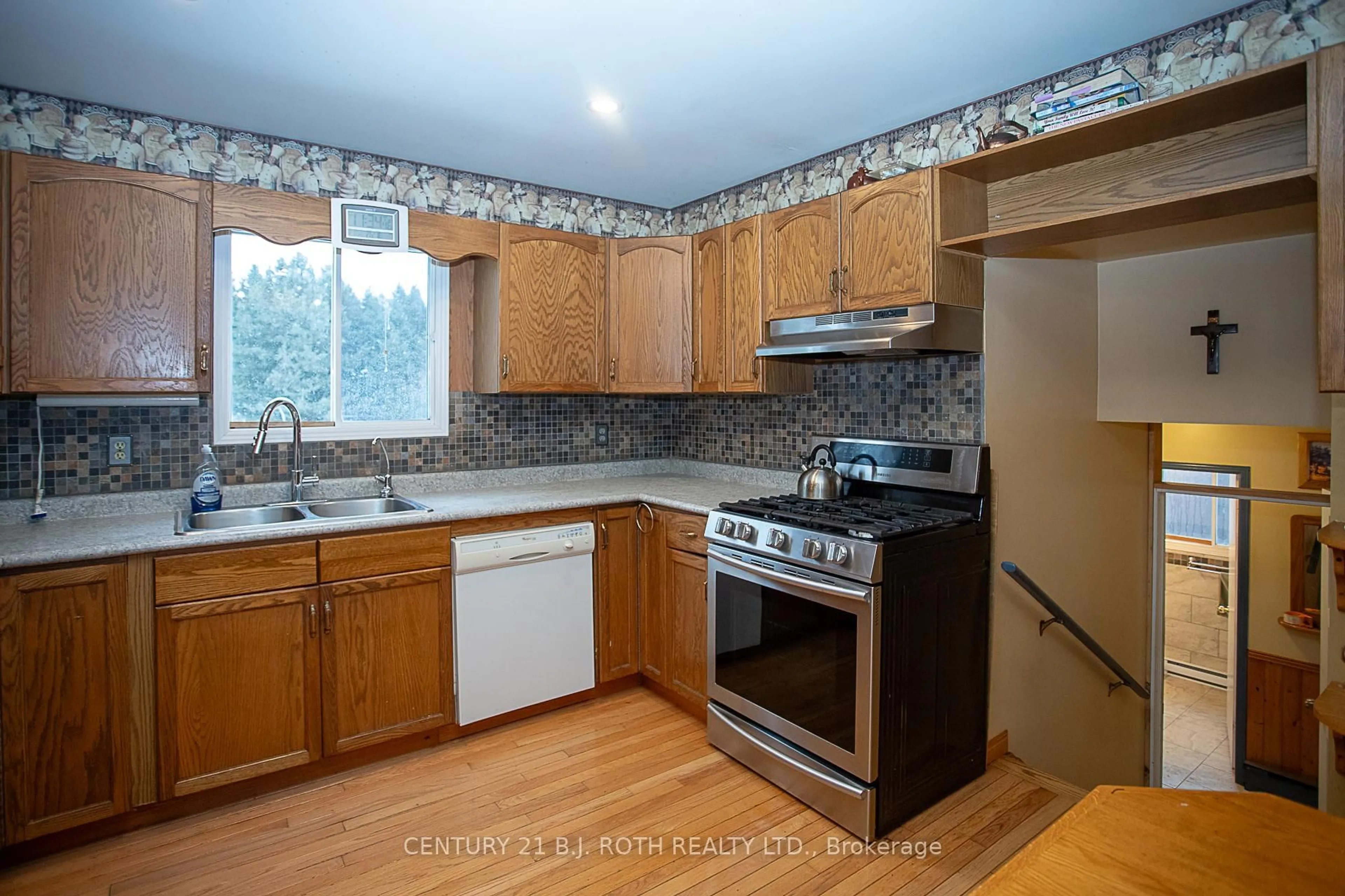 Standard kitchen, unknown for 471 Scarlett Line, Oro-Medonte Ontario L0L 1V0