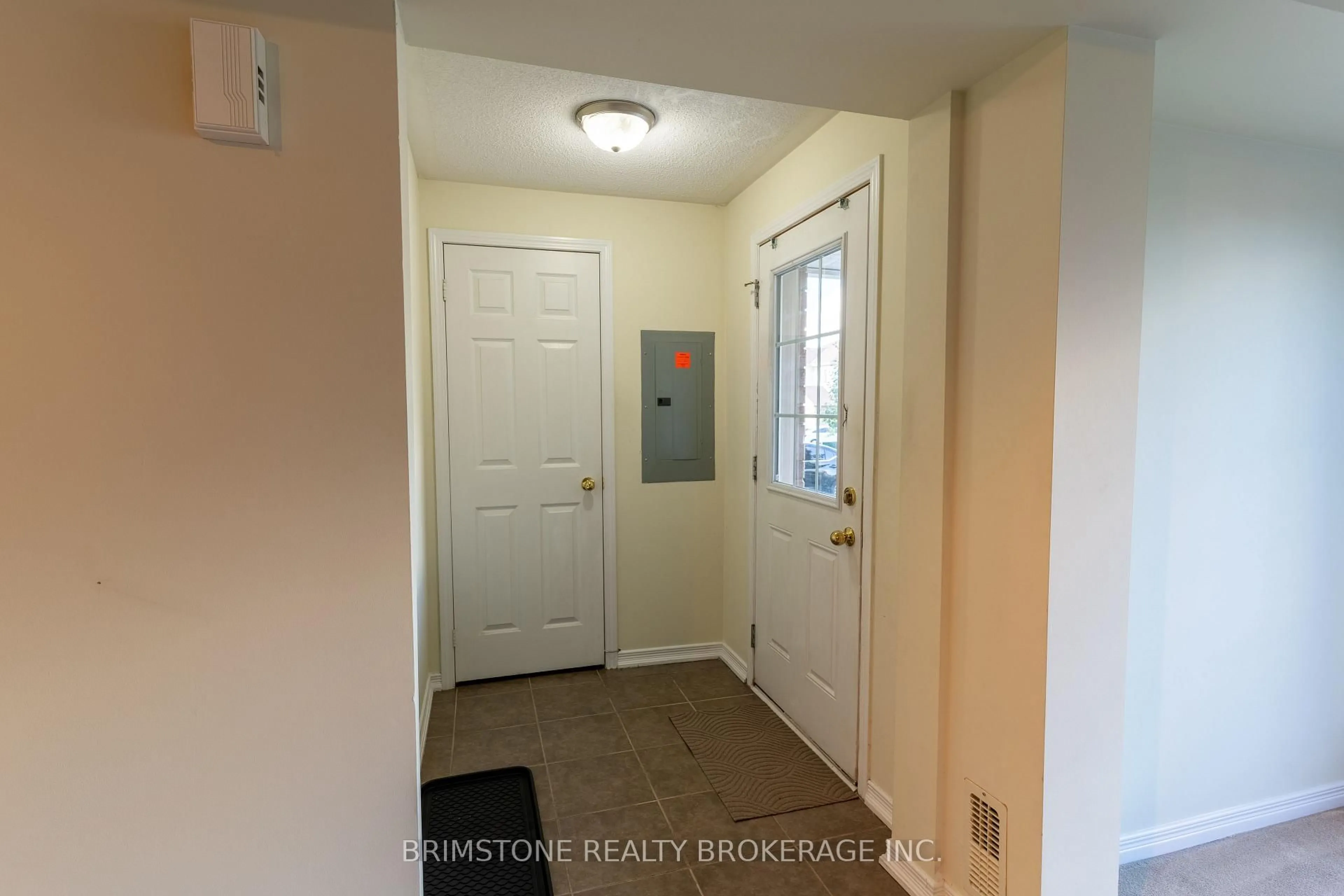 Indoor entryway for 175 Stanley St ##33 / #34, Barrie Ontario L4M 0G2