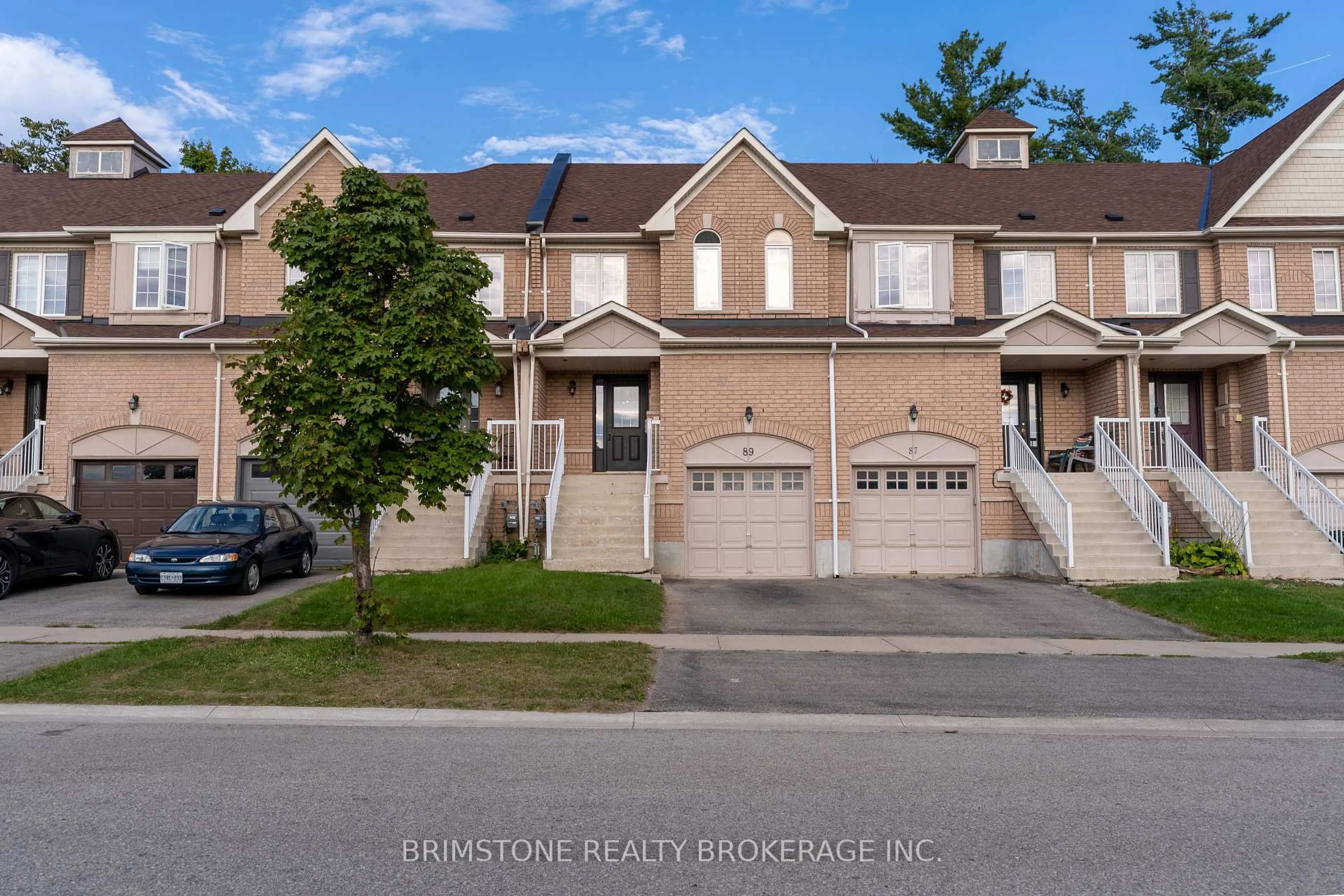 A pic from outside/outdoor area/front of a property/back of a property/a pic from drone, street for 89 Winchester Terr, Barrie Ontario L4M 0C8