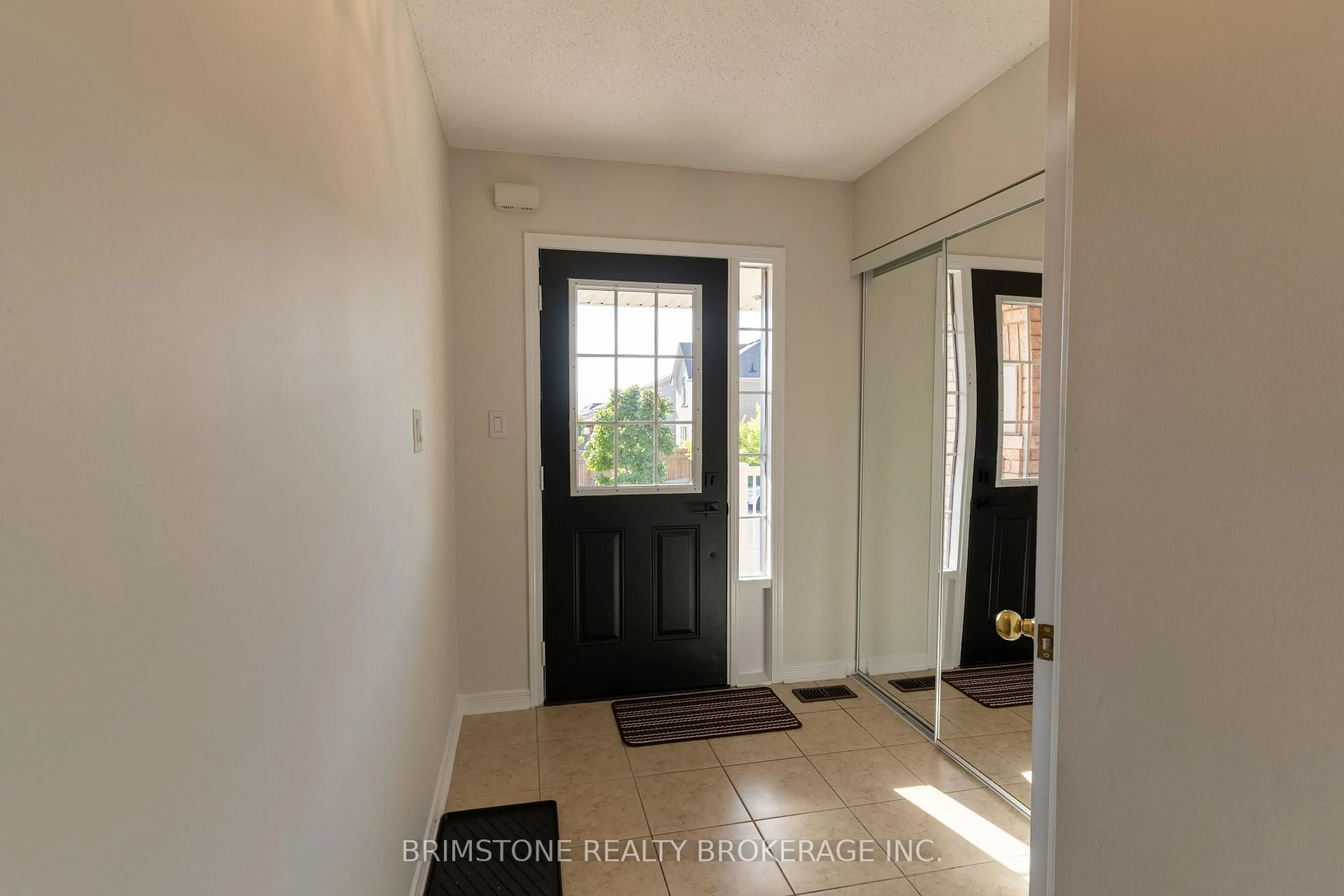 Indoor entryway for 89 Winchester Terr, Barrie Ontario L4M 0C8