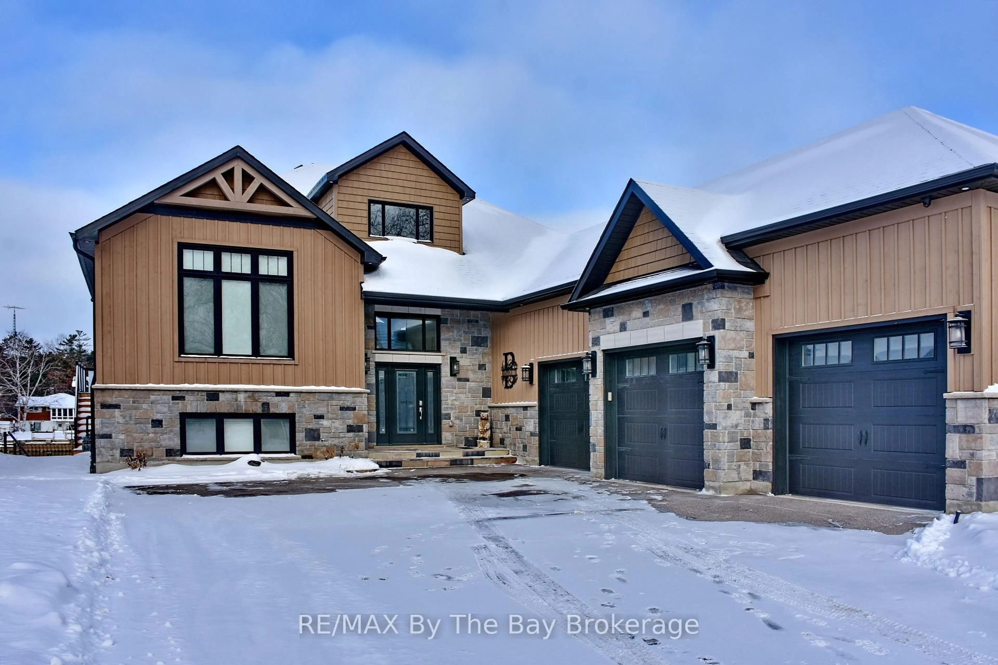 Home with brick exterior material, street for 18 Edgewater Rd, Wasaga Beach Ontario L9Z 2W3