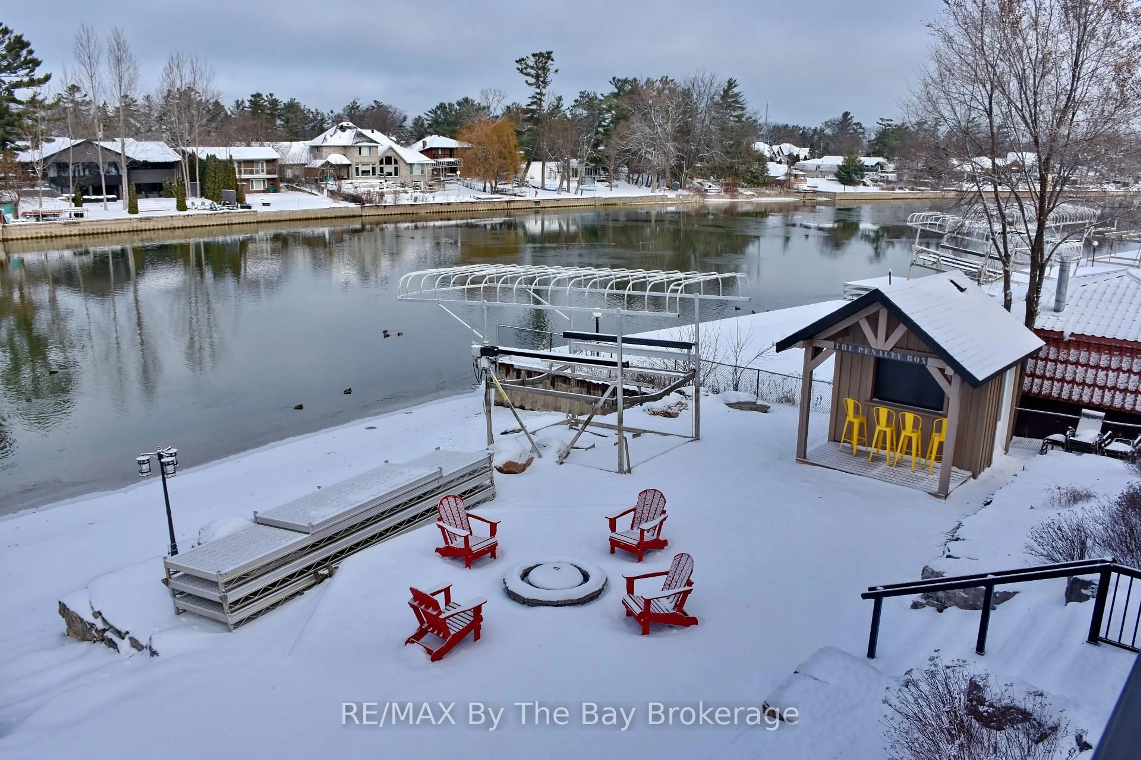 A pic from outside/outdoor area/front of a property/back of a property/a pic from drone, water/lake/river/ocean view for 18 Edgewater Rd, Wasaga Beach Ontario L9Z 2W3