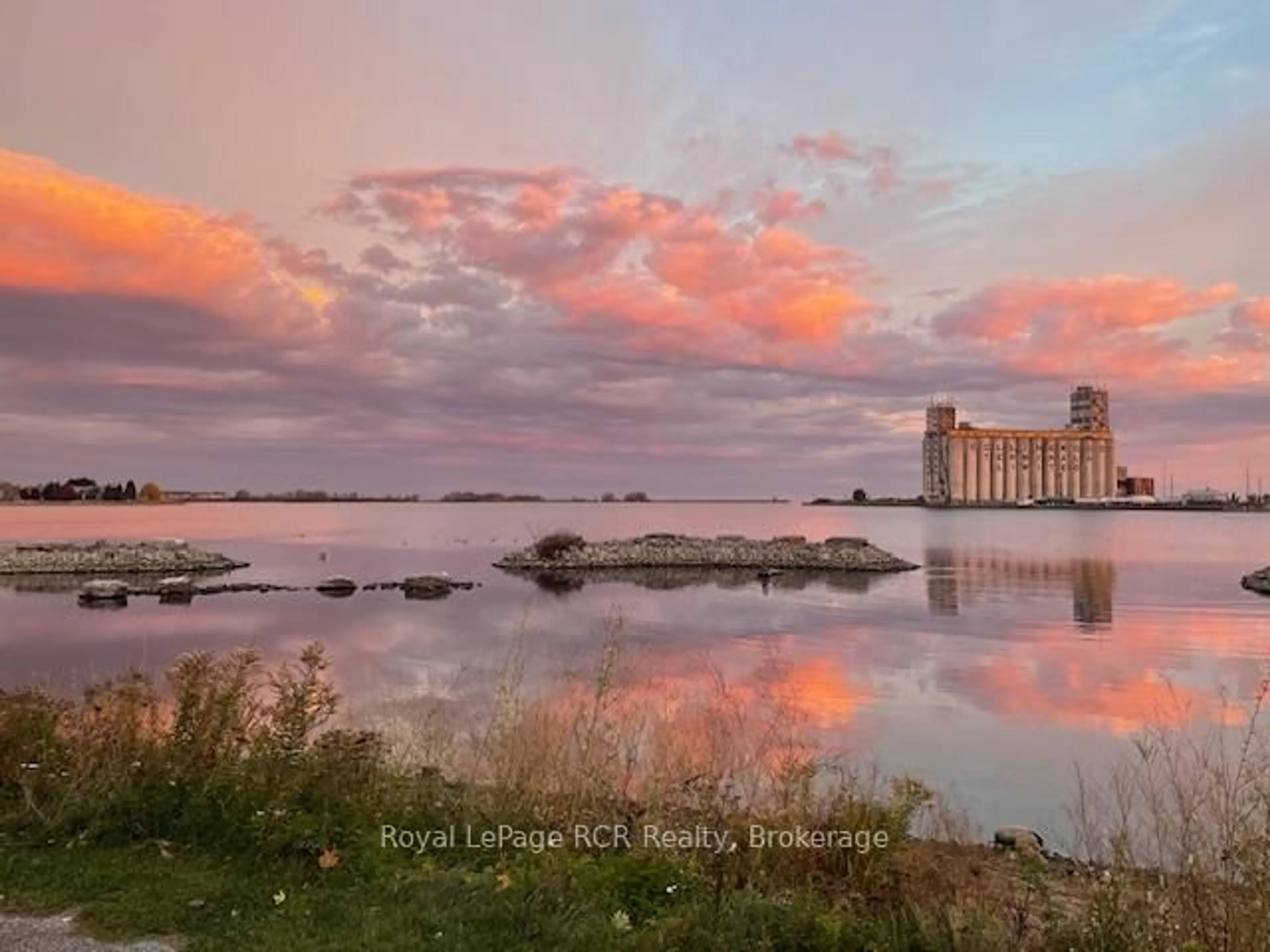 Blurry image for 16 Wheelhouse Cres, Collingwood Ontario L9Y 0J9