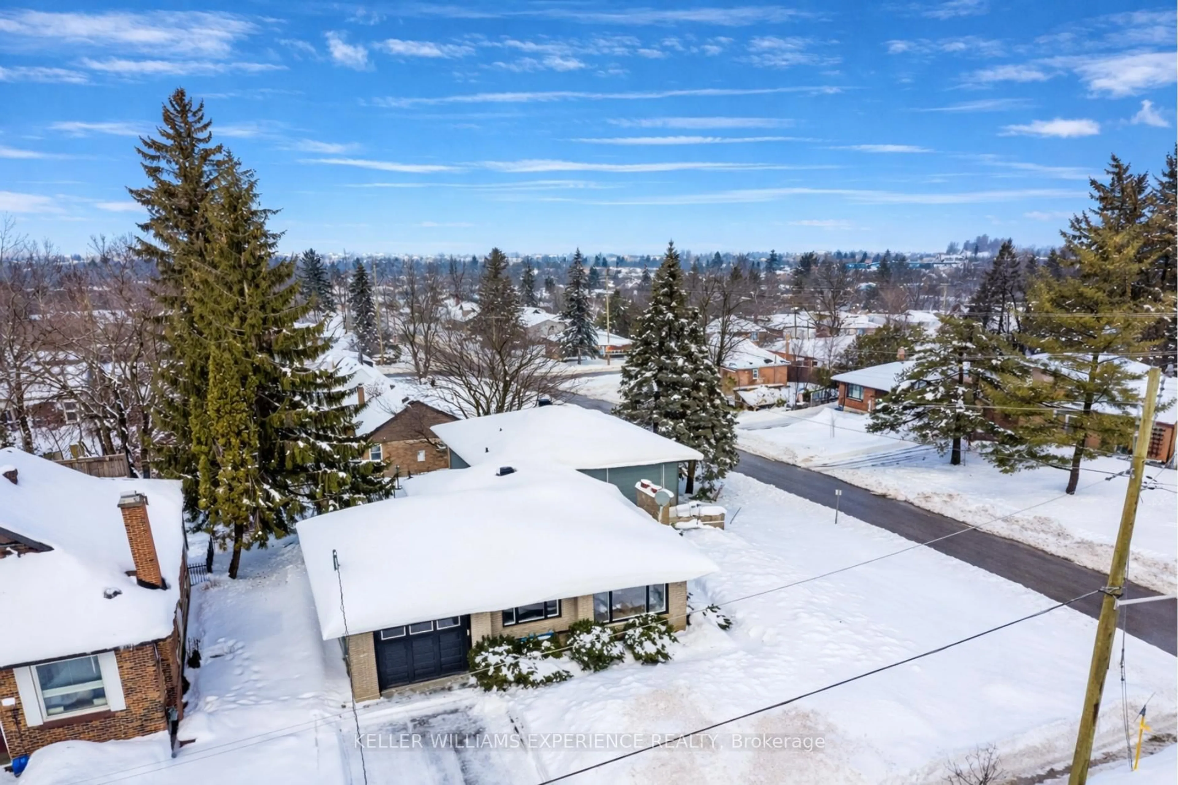 A pic from outside/outdoor area/front of a property/back of a property/a pic from drone, unknown for 54 Eugenia St, Barrie Ontario L4M 3T5