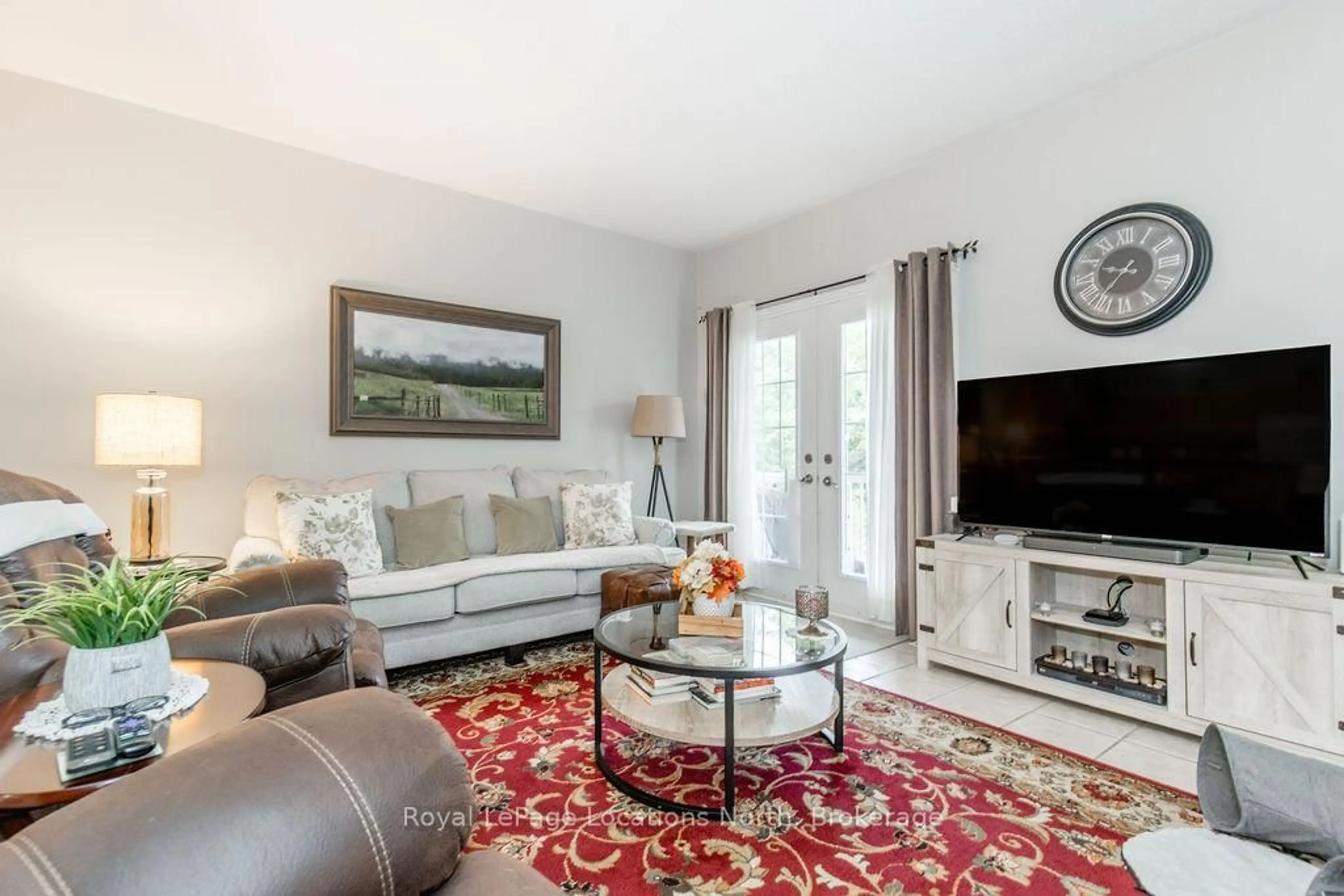 Living room with furniture, unknown for 46 ADMIRAL Rd, Wasaga Beach Ontario L9Z 3C6