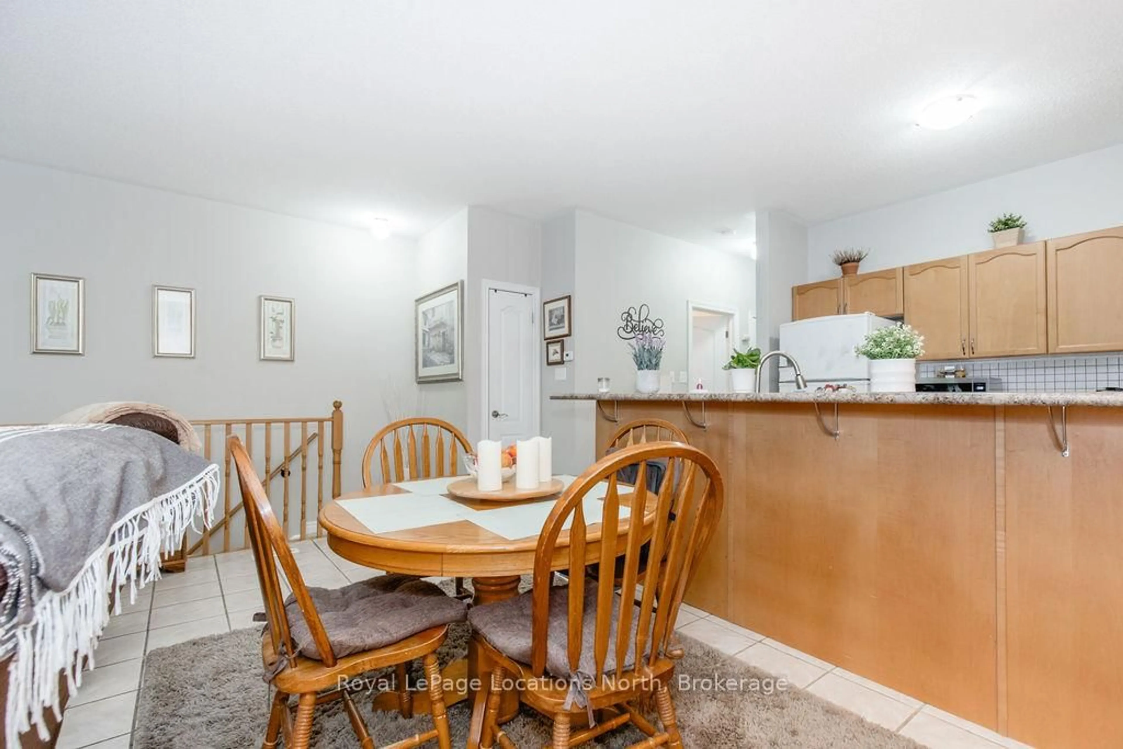 Dining room, wood/laminate floor for 46 ADMIRAL Rd, Wasaga Beach Ontario L9Z 3C6