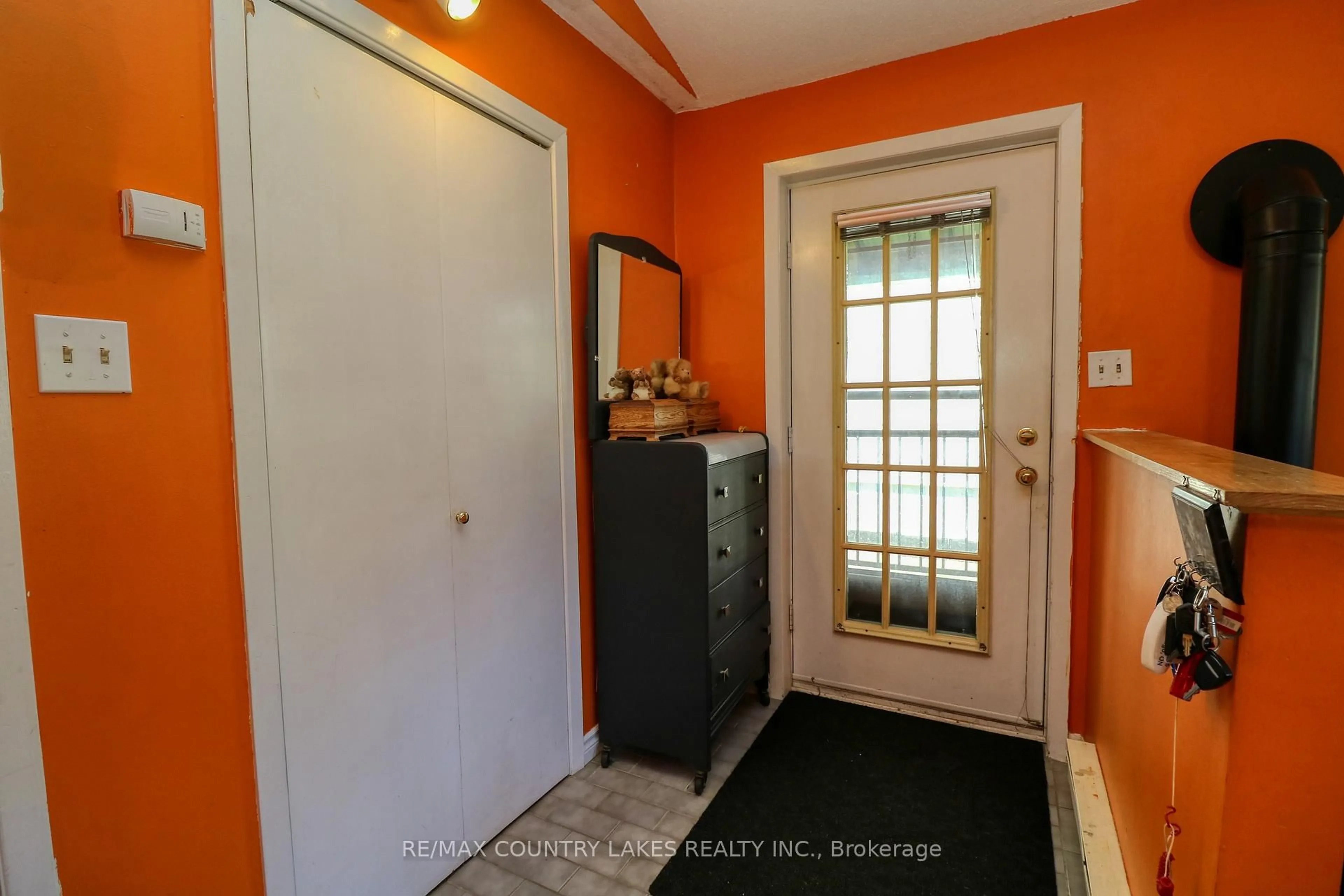 Indoor entryway for 34 Simcoe Rd, Ramara Ontario L0K 1B0