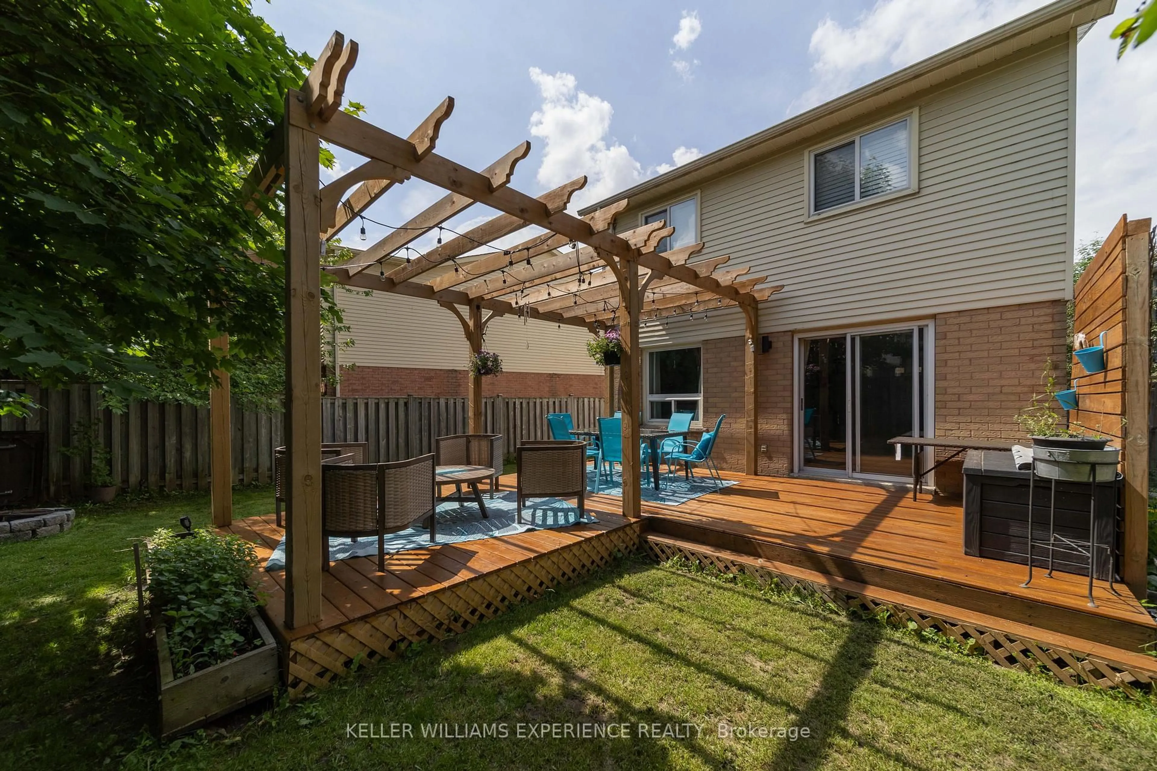 Patio, street for 46 Hadden Cres, Barrie Ontario L4M 6G6