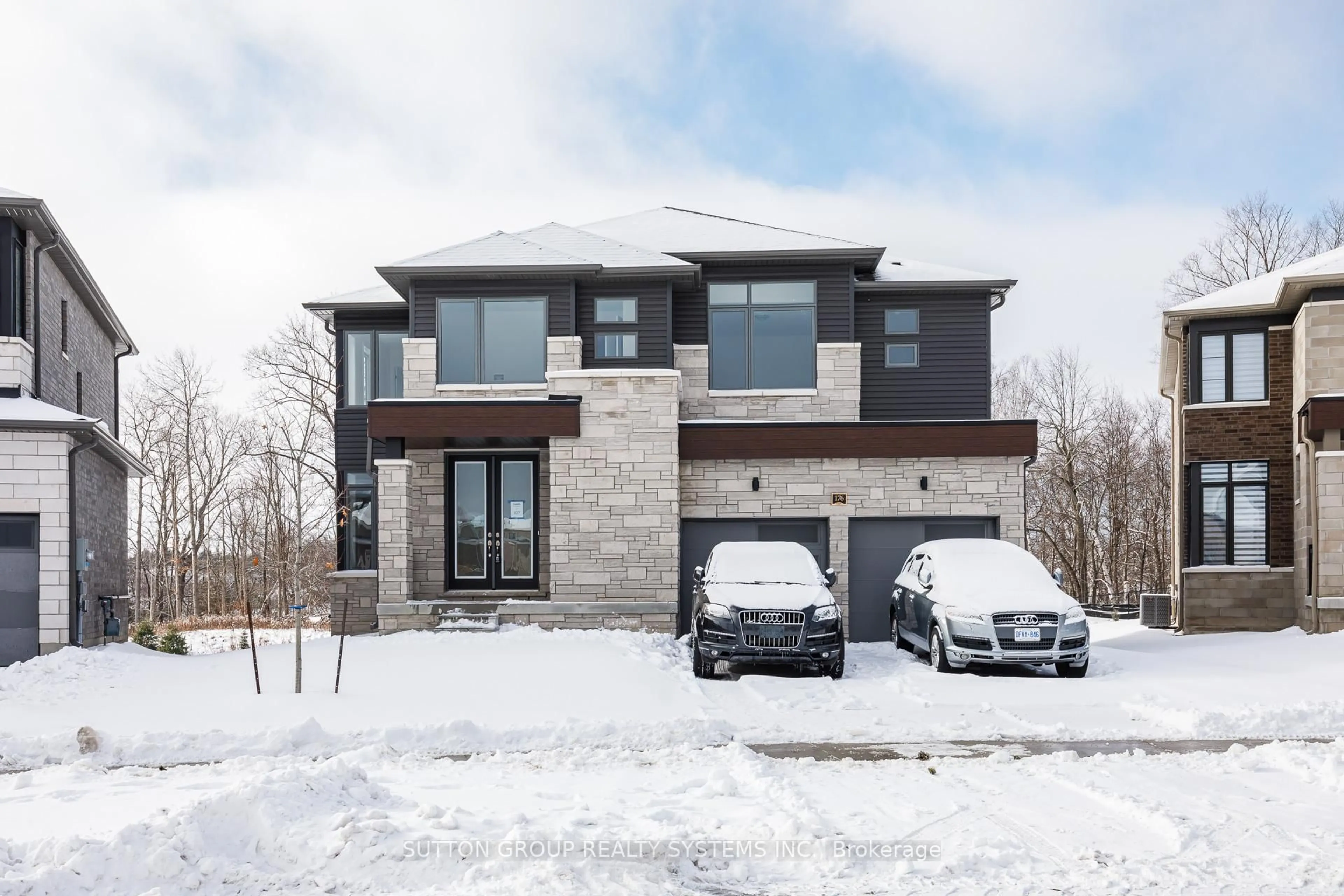 Home with brick exterior material, street for 176 Roseanne Circ, Wasaga Beach Ontario L9Z 0N1