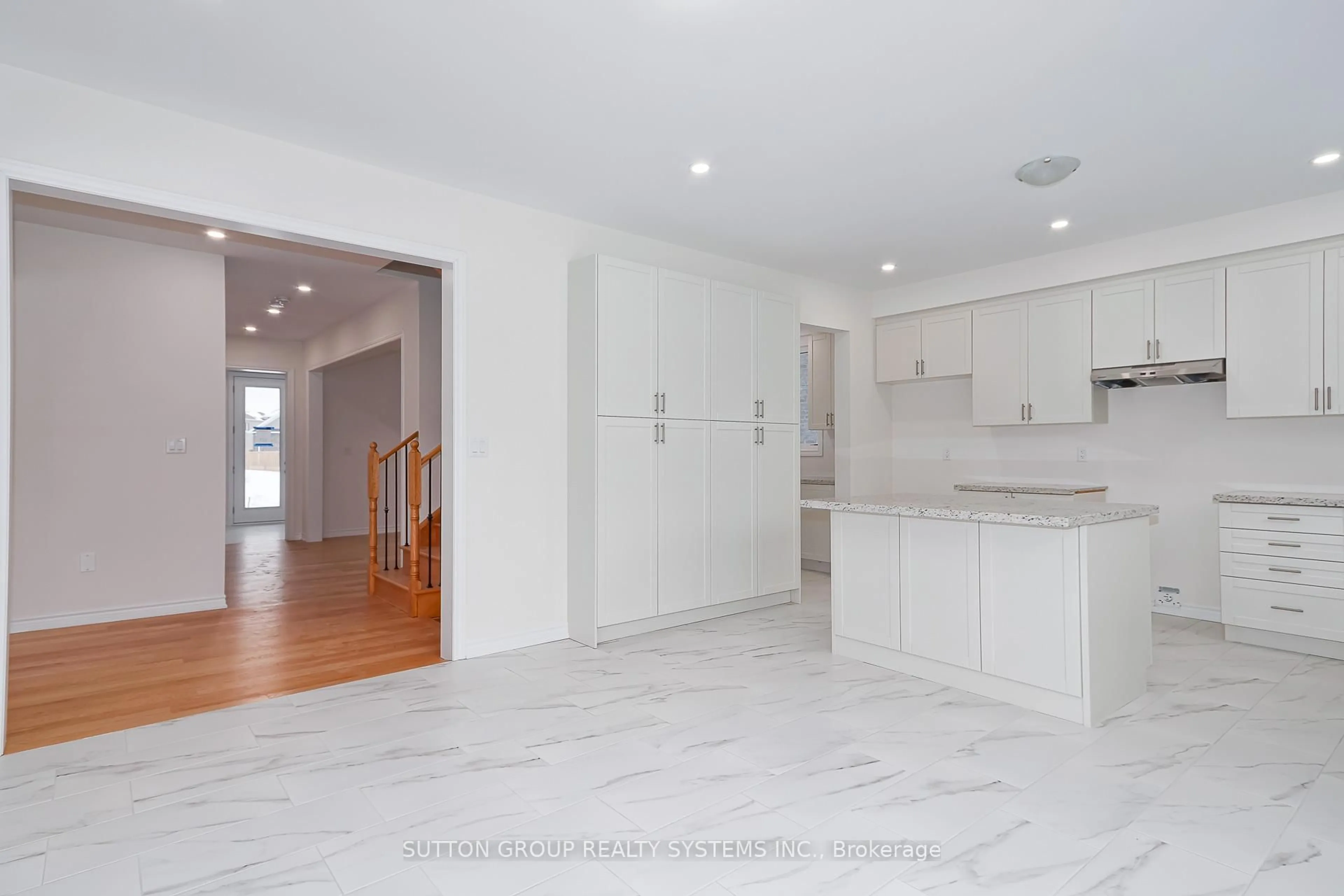 Open concept kitchen, ceramic/tile floor for 176 Roseanne Circ, Wasaga Beach Ontario L9Z 0N1