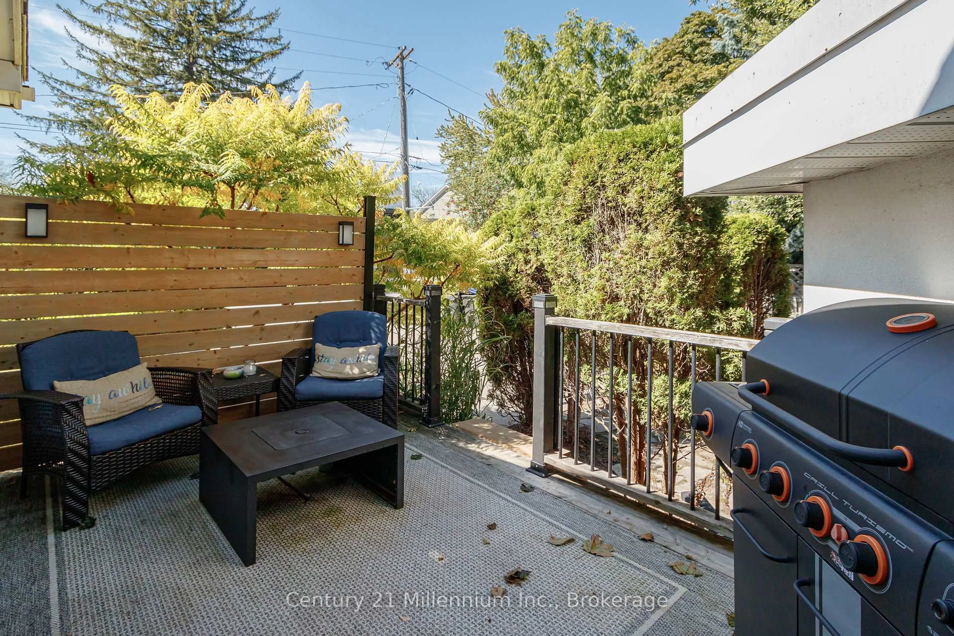 Patio, street for 42 NIAGARA St, Collingwood Ontario L9Y 3X2