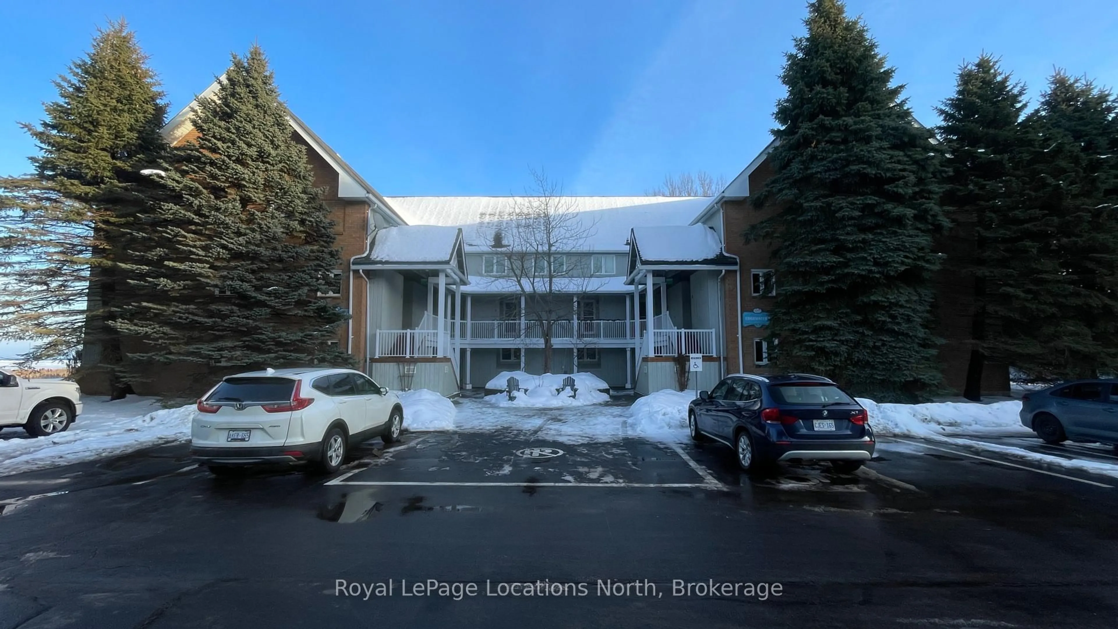 Indoor foyer for 2 Ramblings Way #12, Collingwood Ontario L9Y 5C6