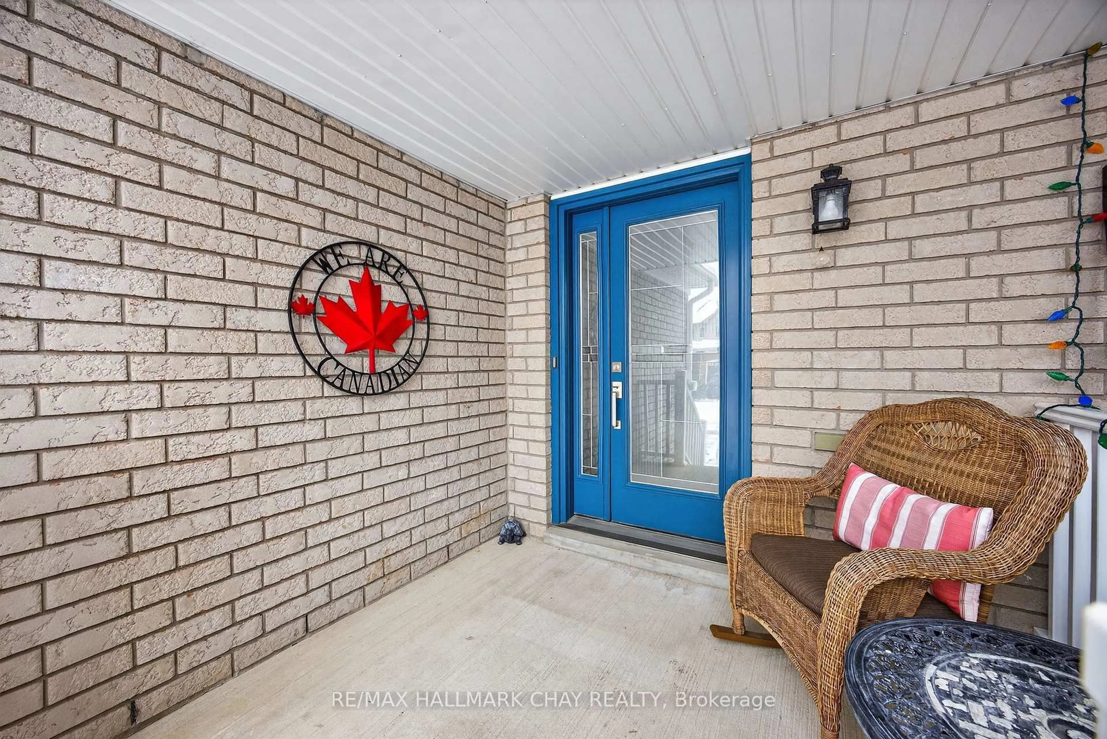 Indoor entryway for 41 Winchester Terr, Barrie Ontario L4M 0C8
