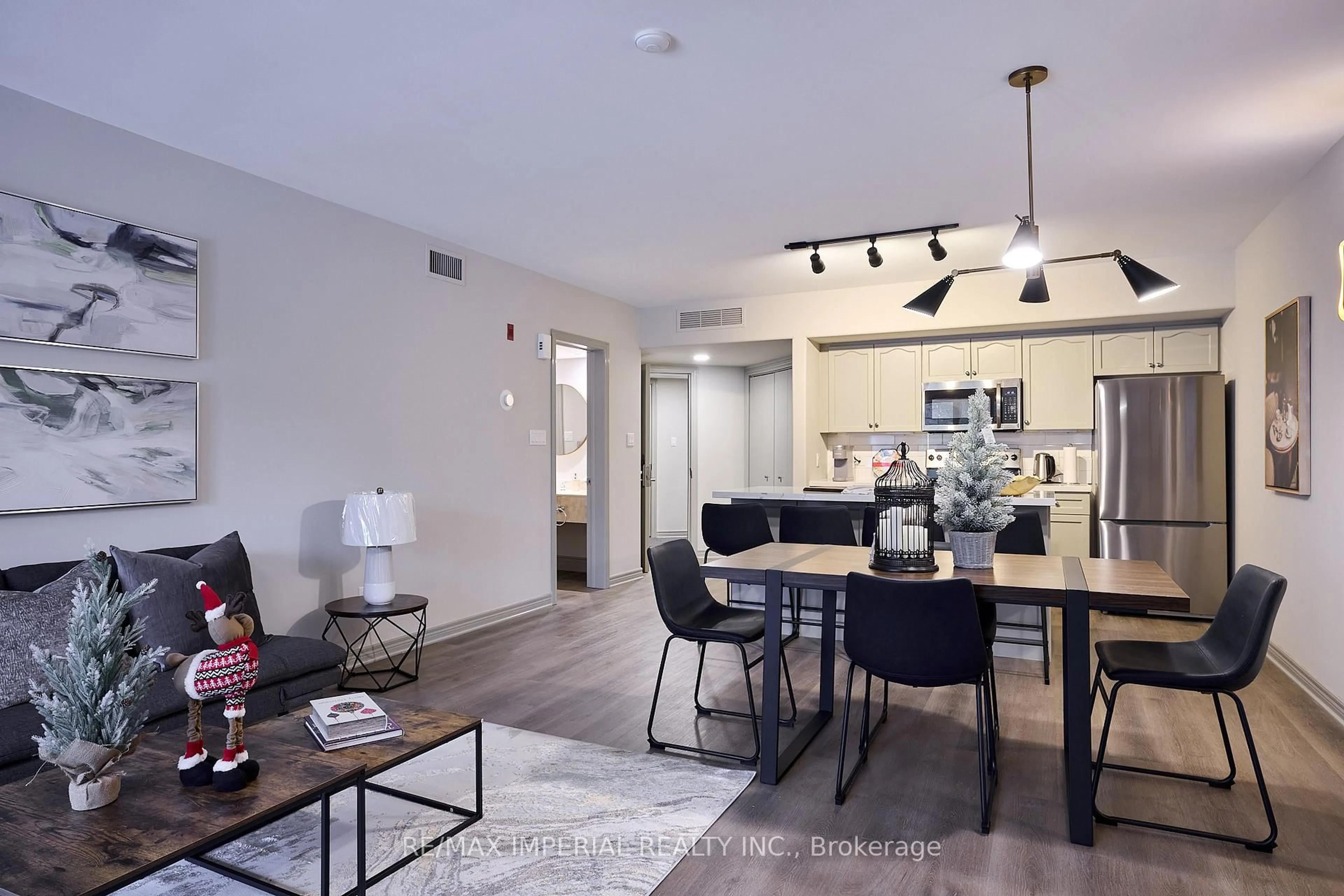 Open concept kitchen, unknown for 90 HIGHLAND Dr #2300, Oro-Medonte Ontario L0L 2L0