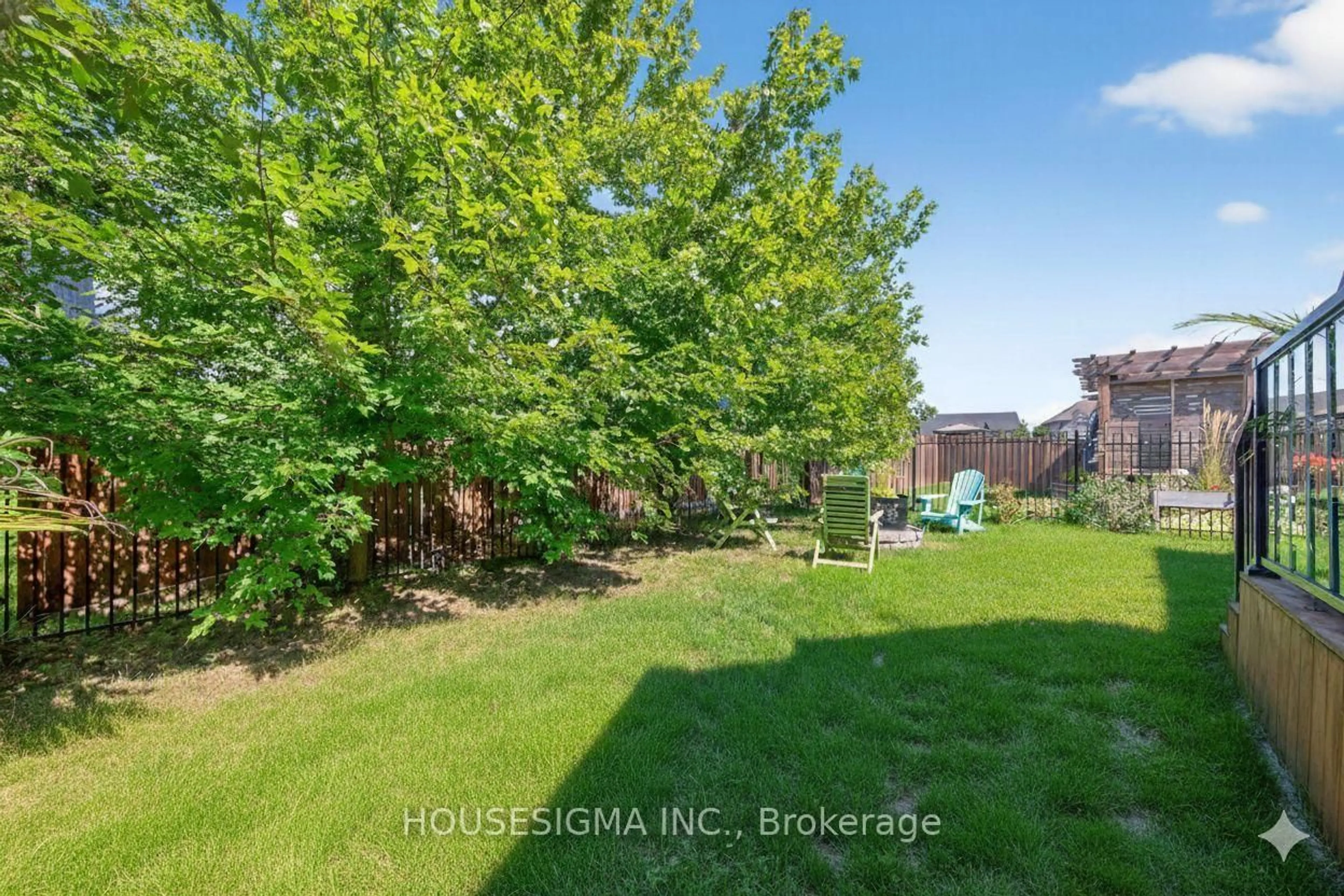 A pic from outside/outdoor area/front of a property/back of a property/a pic from drone, unknown for 69 Landscape Dr, Oro-Medonte Ontario L3R 5B4