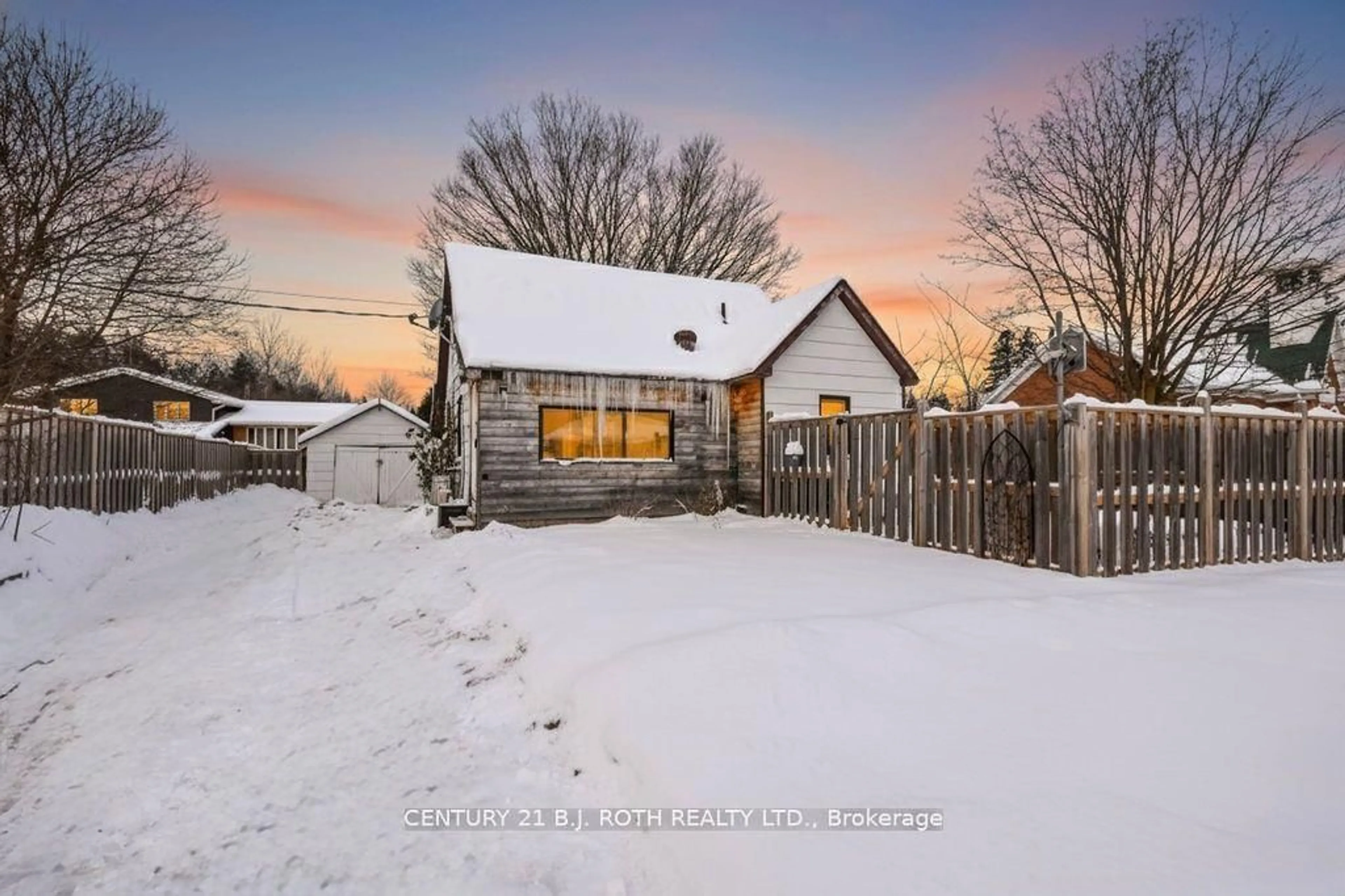 A pic from outside/outdoor area/front of a property/back of a property/a pic from drone, street for 9920 COUNTY 10 Rd, Clearview Ontario L0M 1N0