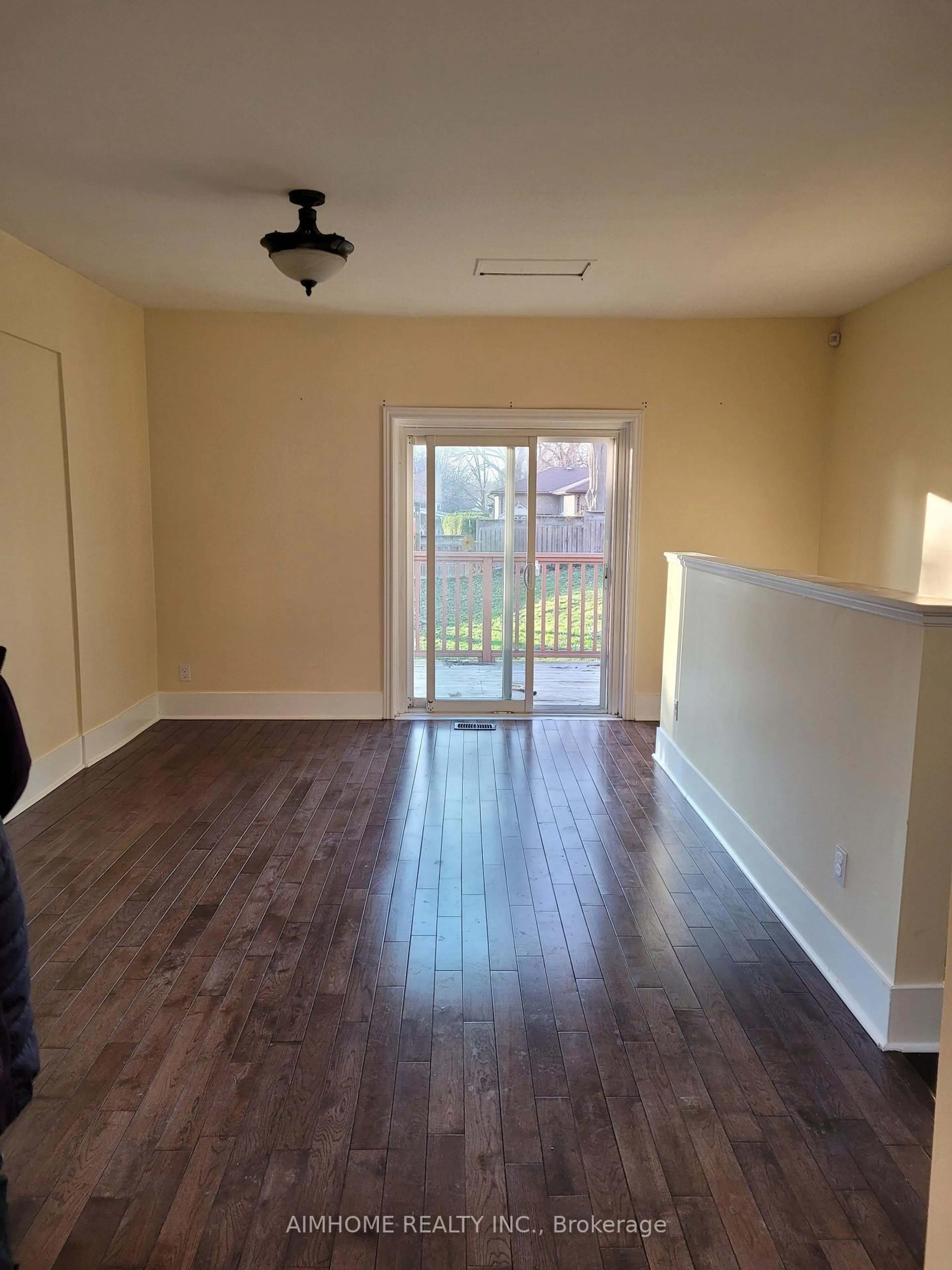 A pic of a room for 76 Penatang St, Barrie Ontario L4M 1Y9