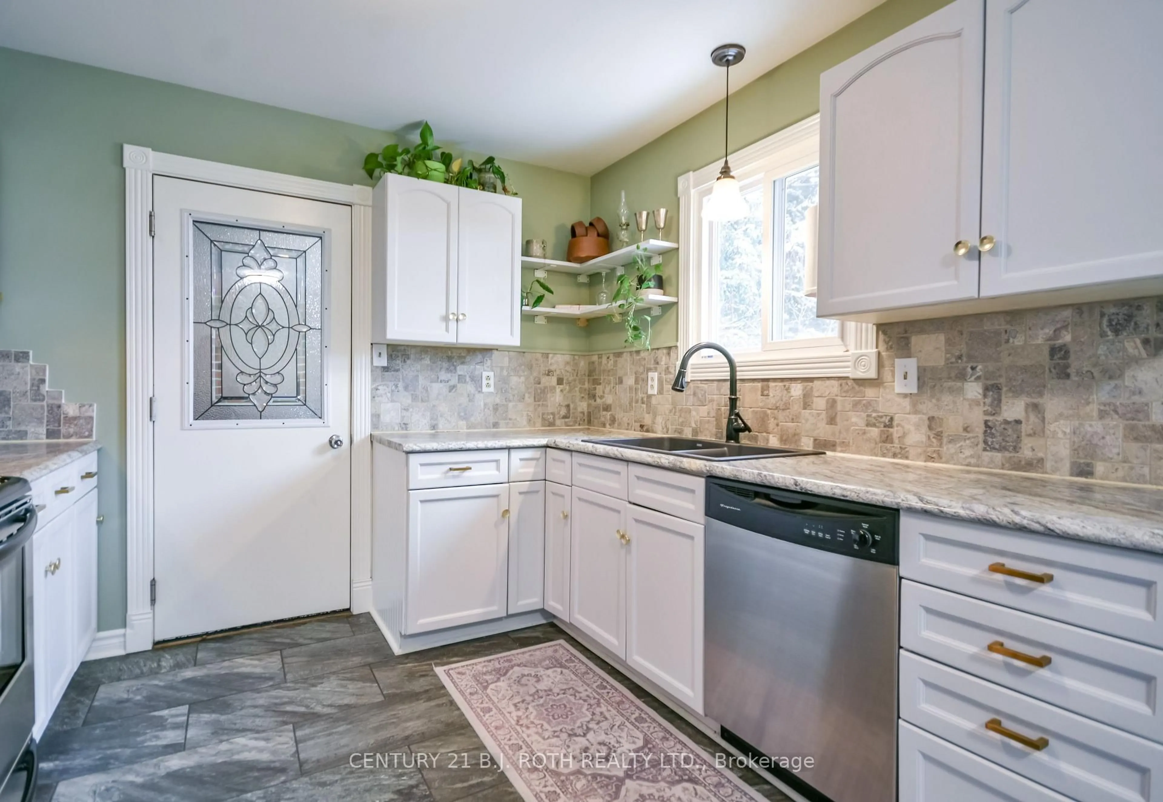 Open concept kitchen, ceramic/tile floor for 6 Glenview Ave, Springwater Ontario L0L 1P0
