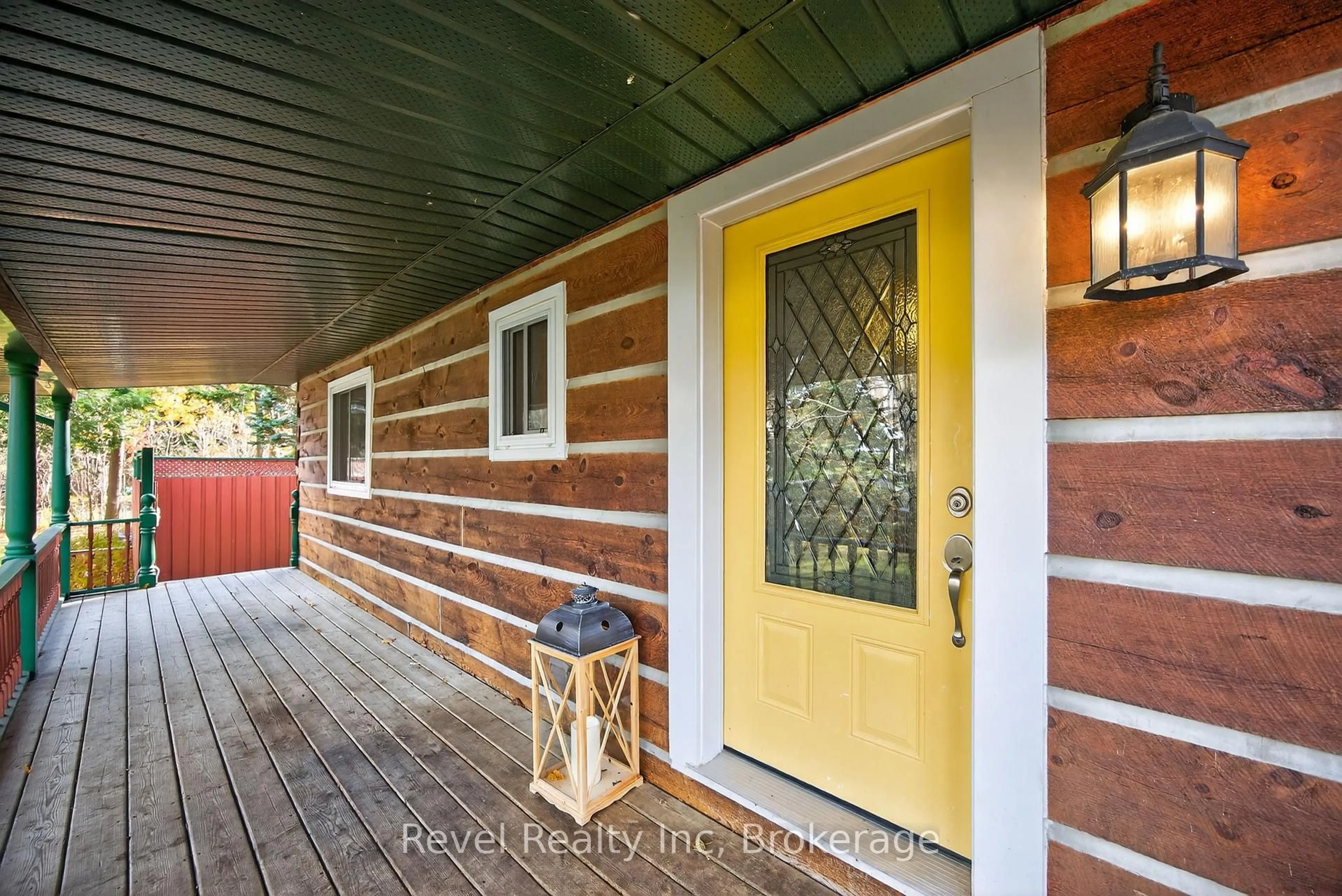 Indoor entryway for 144 Trout Lane, Tiny Ontario L9M 0J1