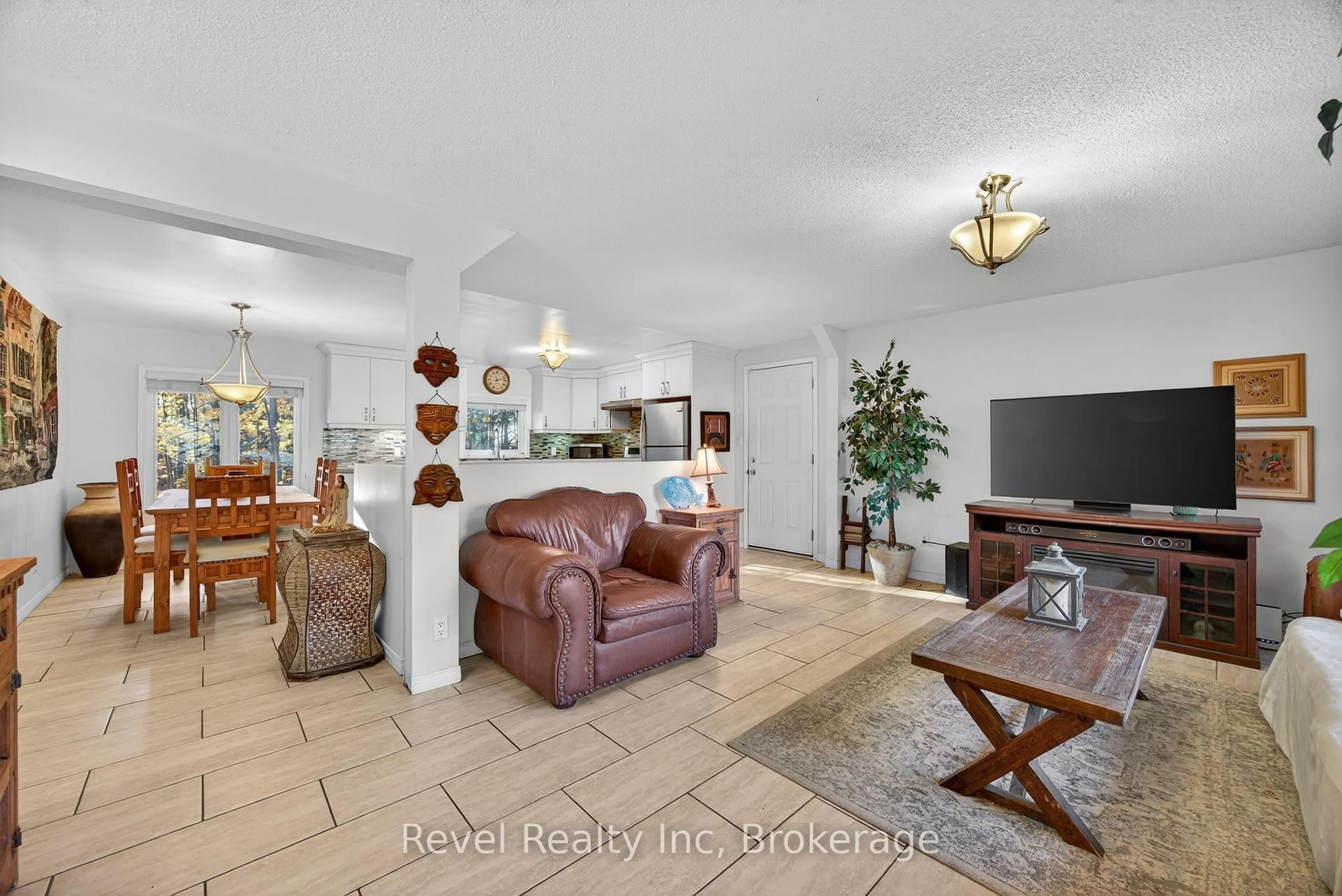 Living room with furniture, unknown for 144 Trout Lane, Tiny Ontario L9M 0J1