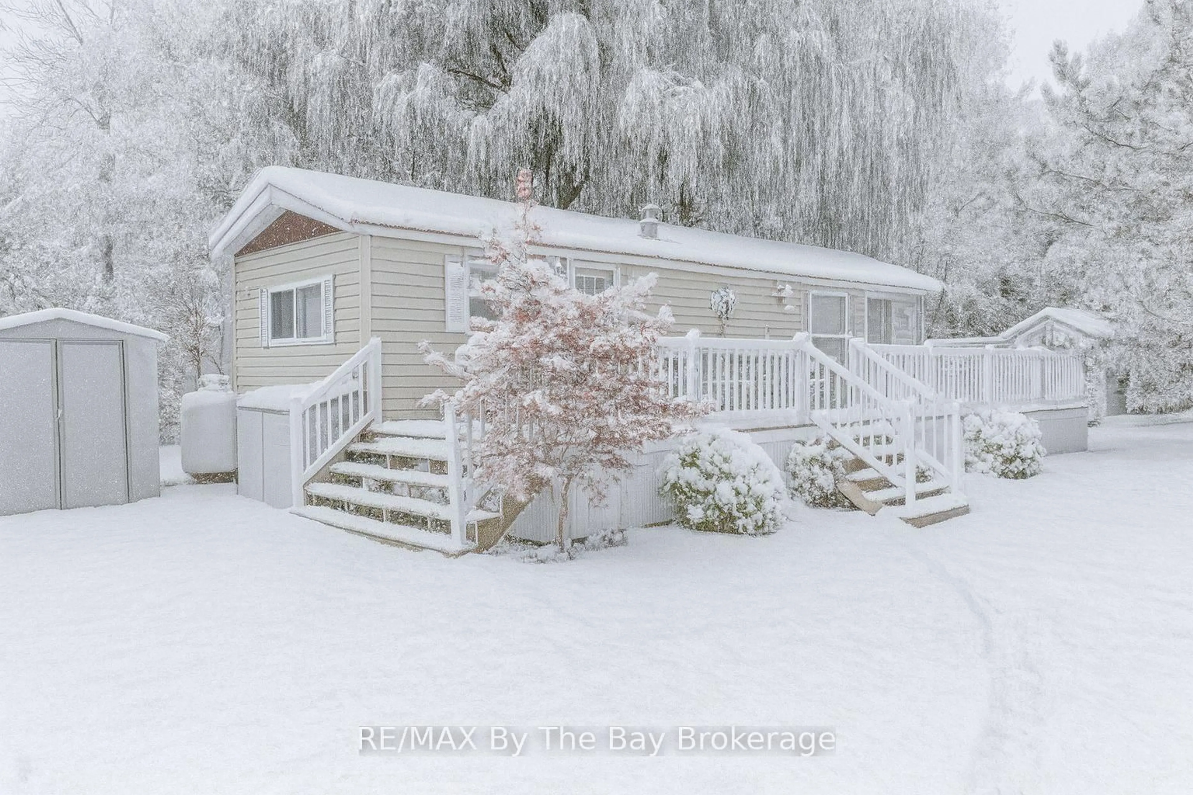 Shed for 15 Huron Circ, Wasaga Beach Ontario L9Z 1X7