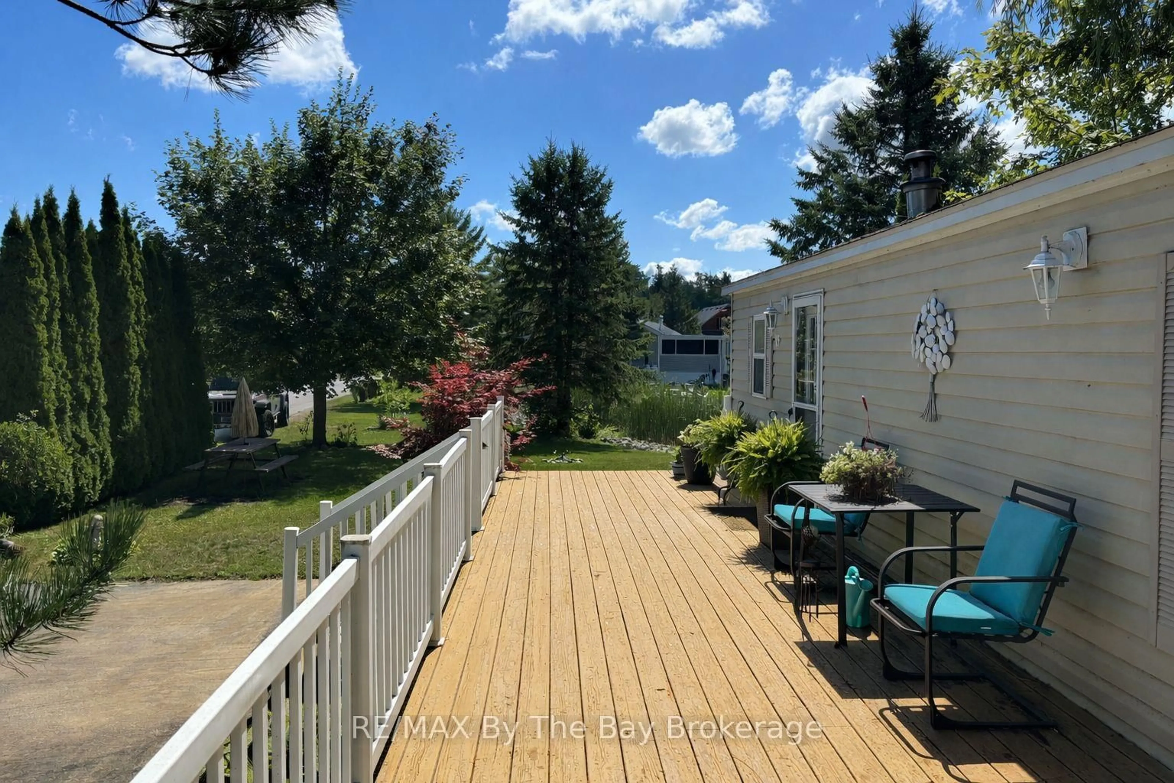 Patio, unknown for 15 Huron Circ, Wasaga Beach Ontario L9Z 1X7