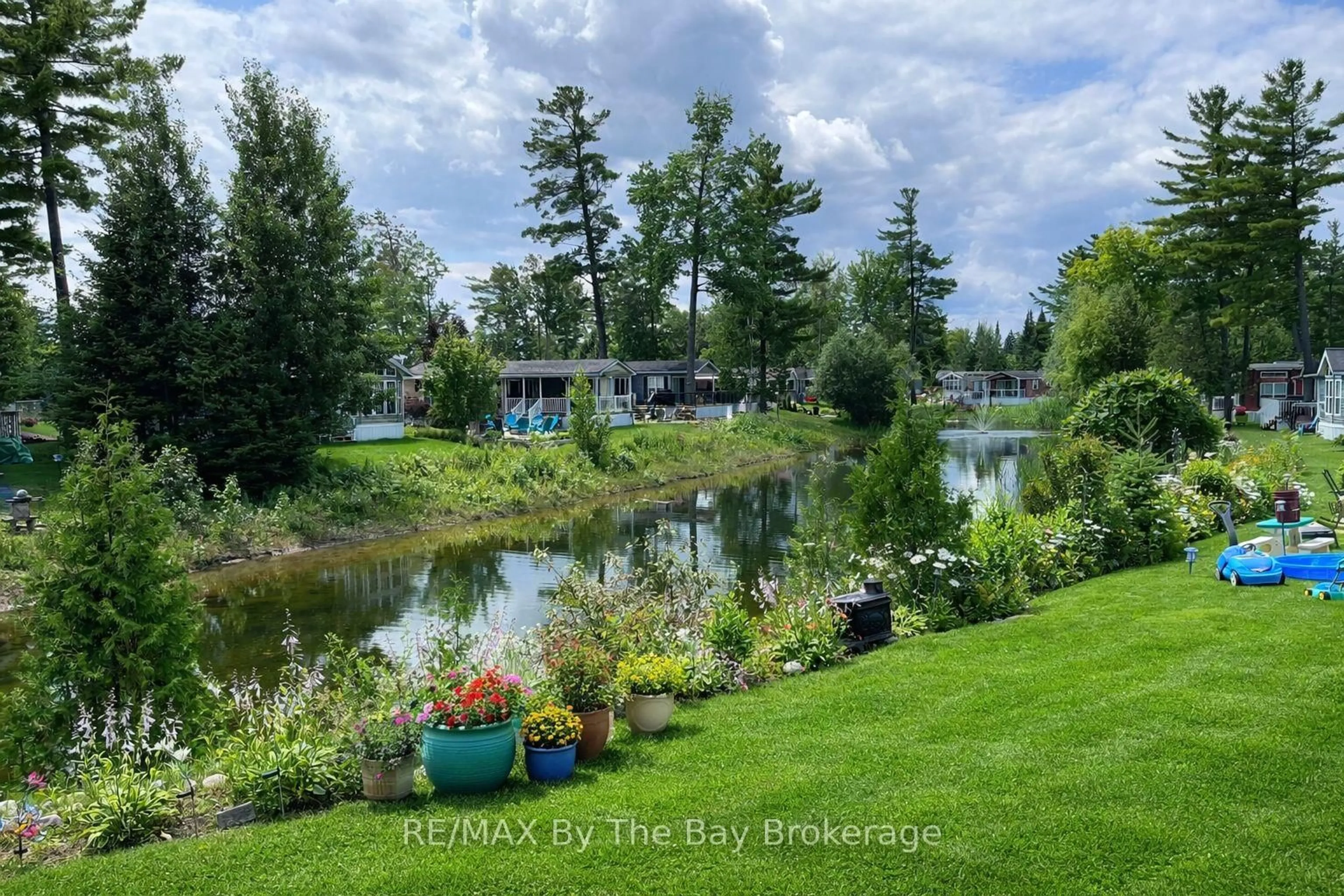A pic from outside/outdoor area/front of a property/back of a property/a pic from drone, water/lake/river/ocean view for 15 Kenora Tr, Wasaga Beach Ontario L9Z 1X7