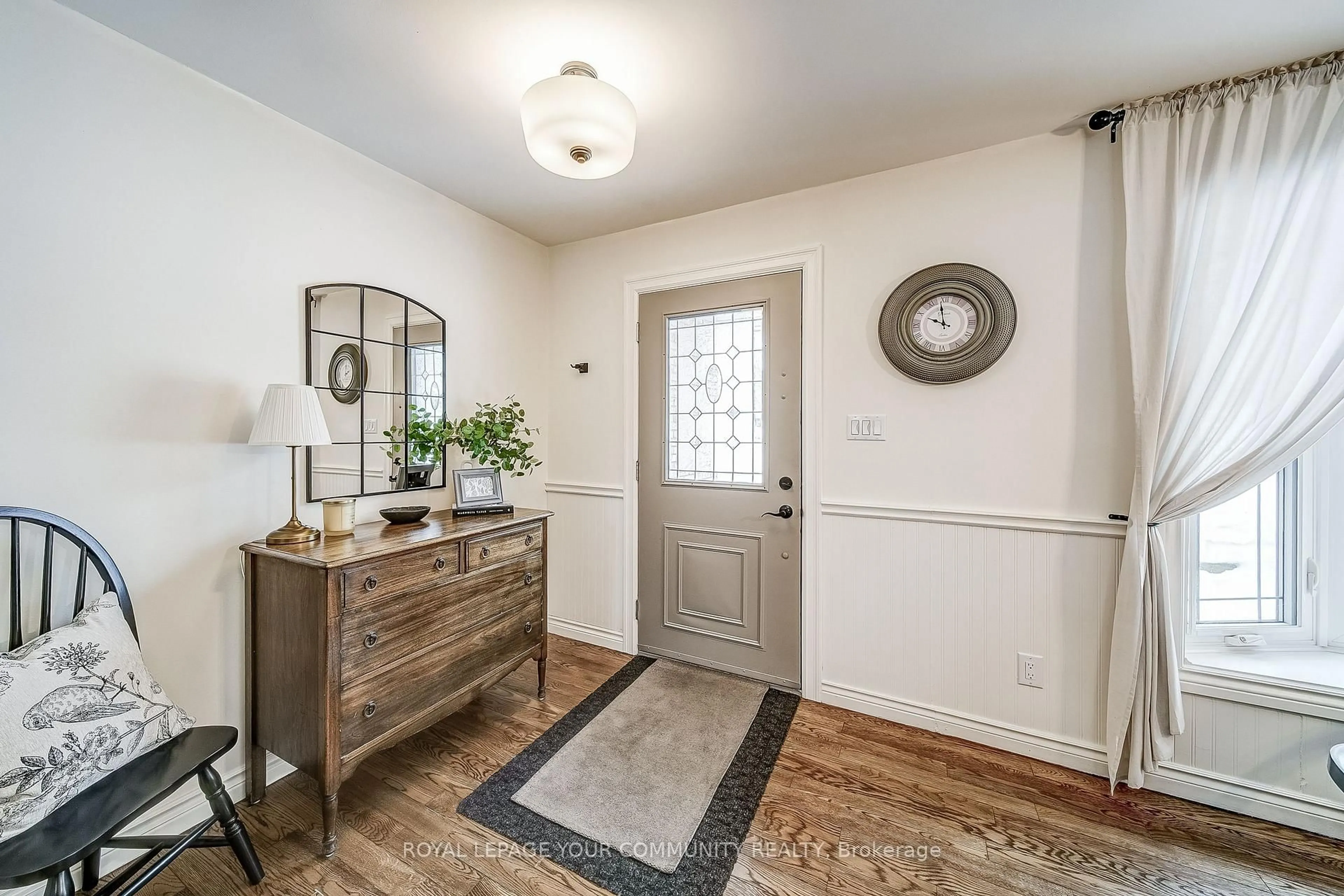 Indoor entryway for 798 Lockhart Rd, Barrie Ontario L9J 0B6