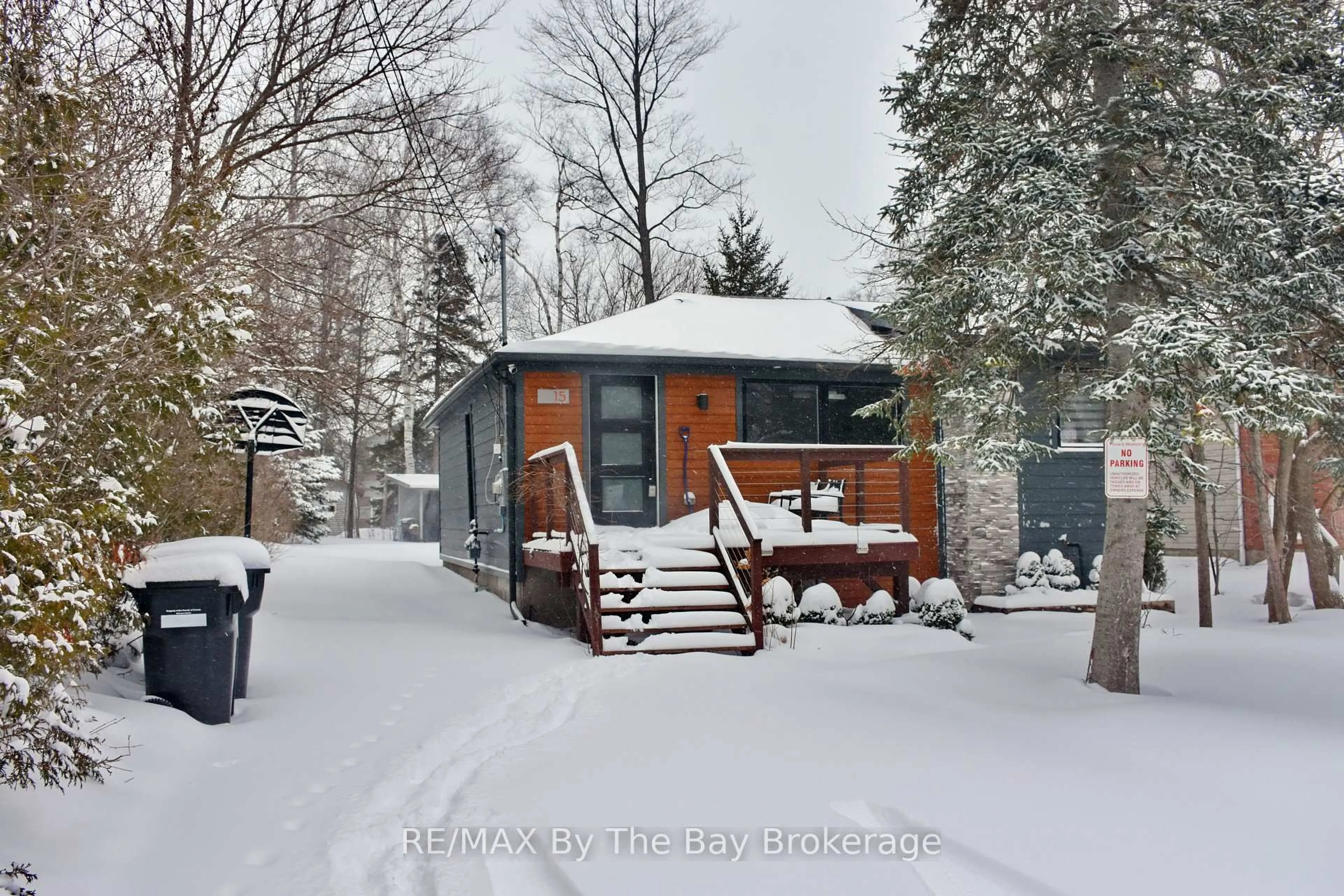 Shed for 15 61st St, Wasaga Beach Ontario L9Z 1W1