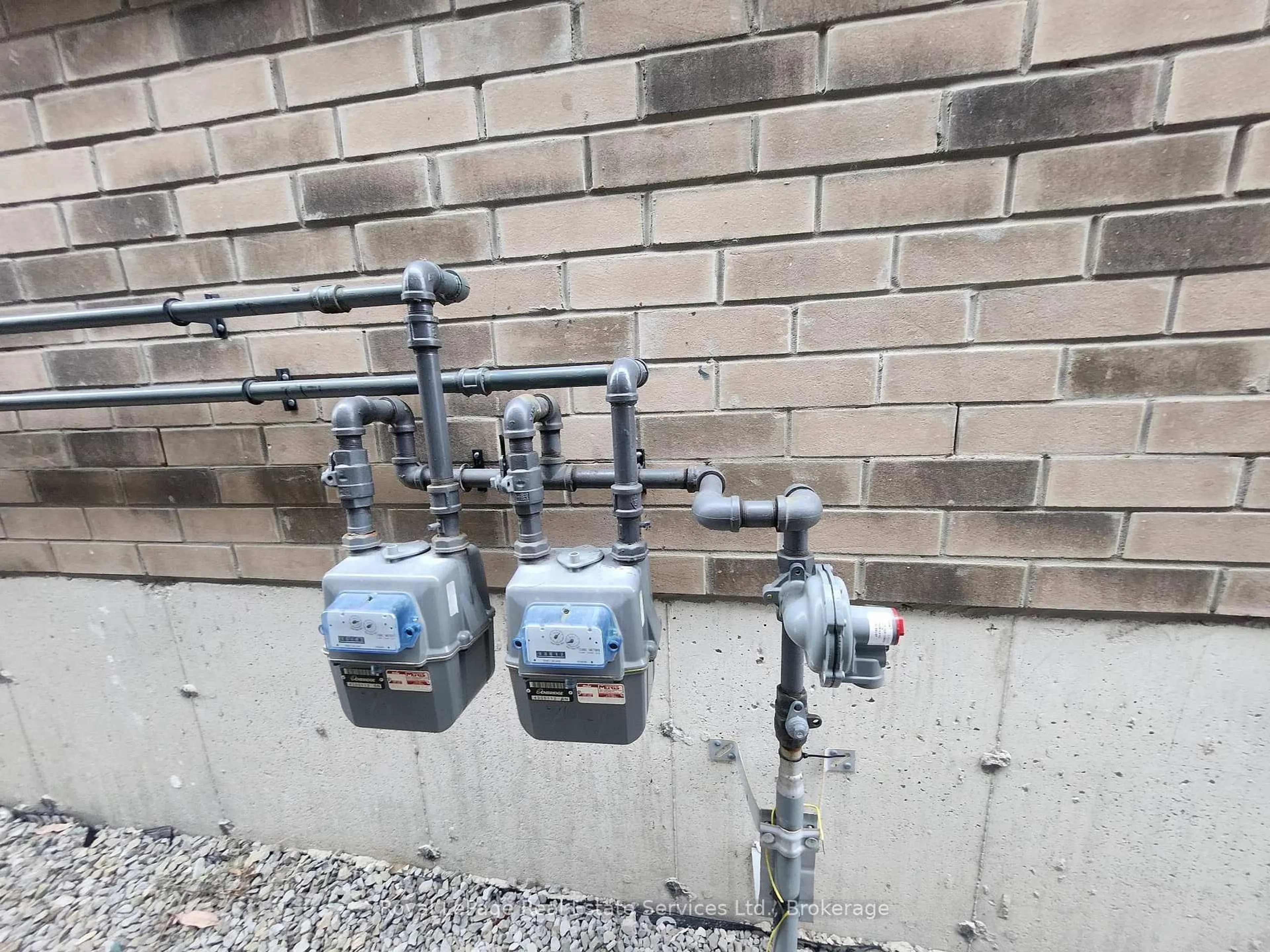 A pic from outside/outdoor area/front of a property/back of a property/a pic from drone, street for 74 Alaskan Hts, Barrie Ontario L9J 0H9