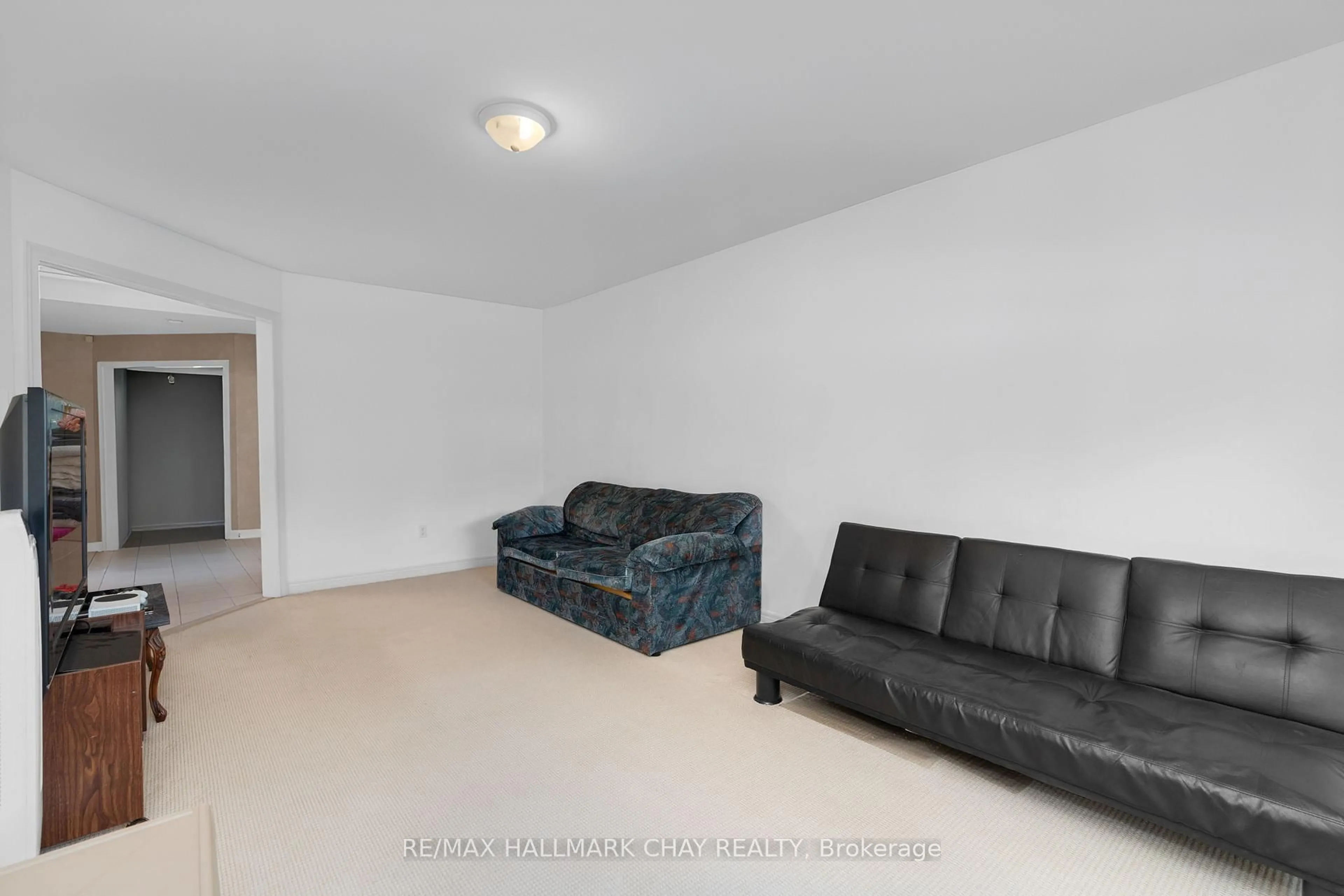 Living room with furniture, unknown for 82 Bishop Dr, Barrie Ontario L4N 7P4