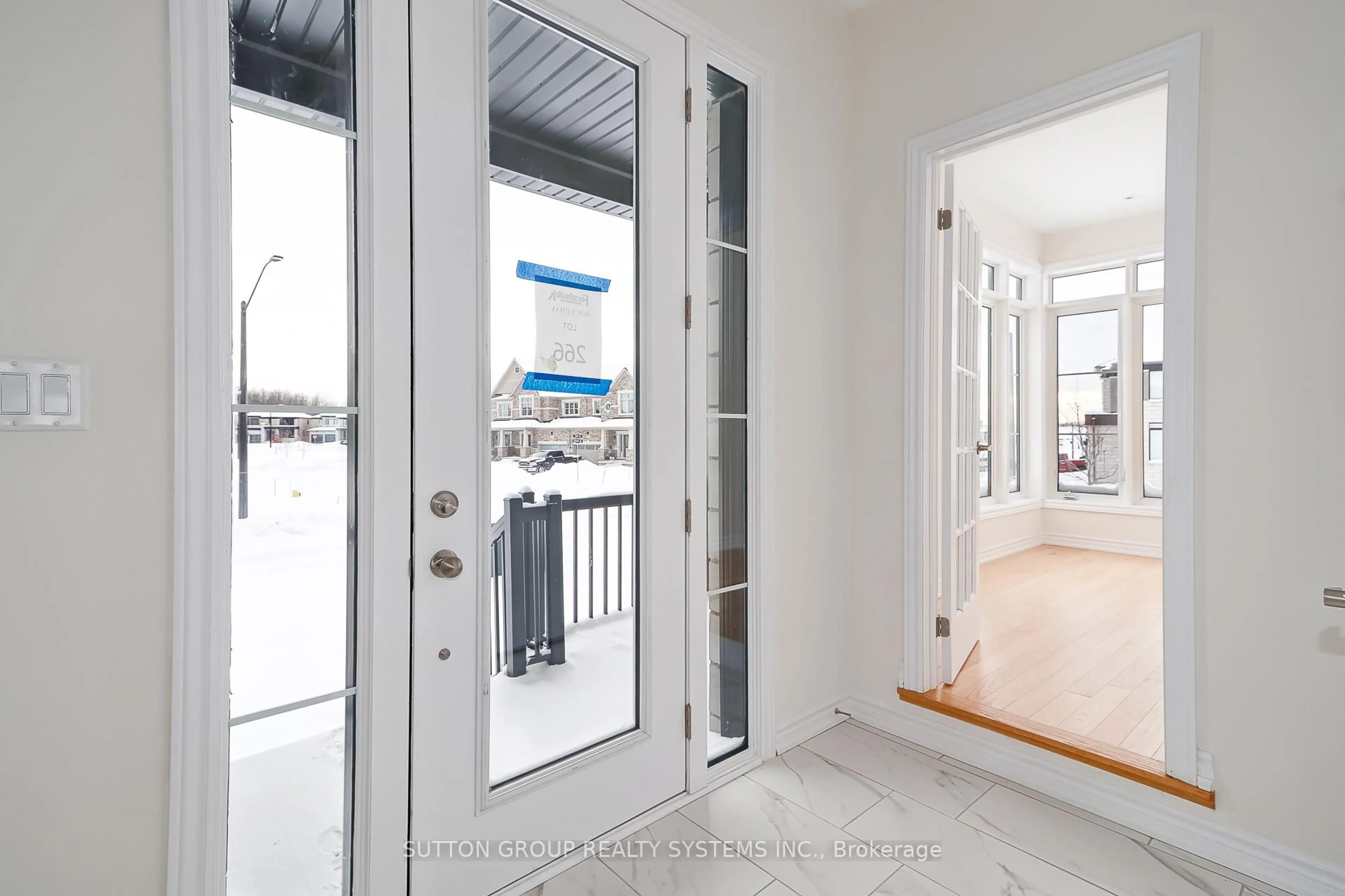 Indoor entryway for 187 Roseanne Circ, Wasaga Beach Ontario L9Z 0N1