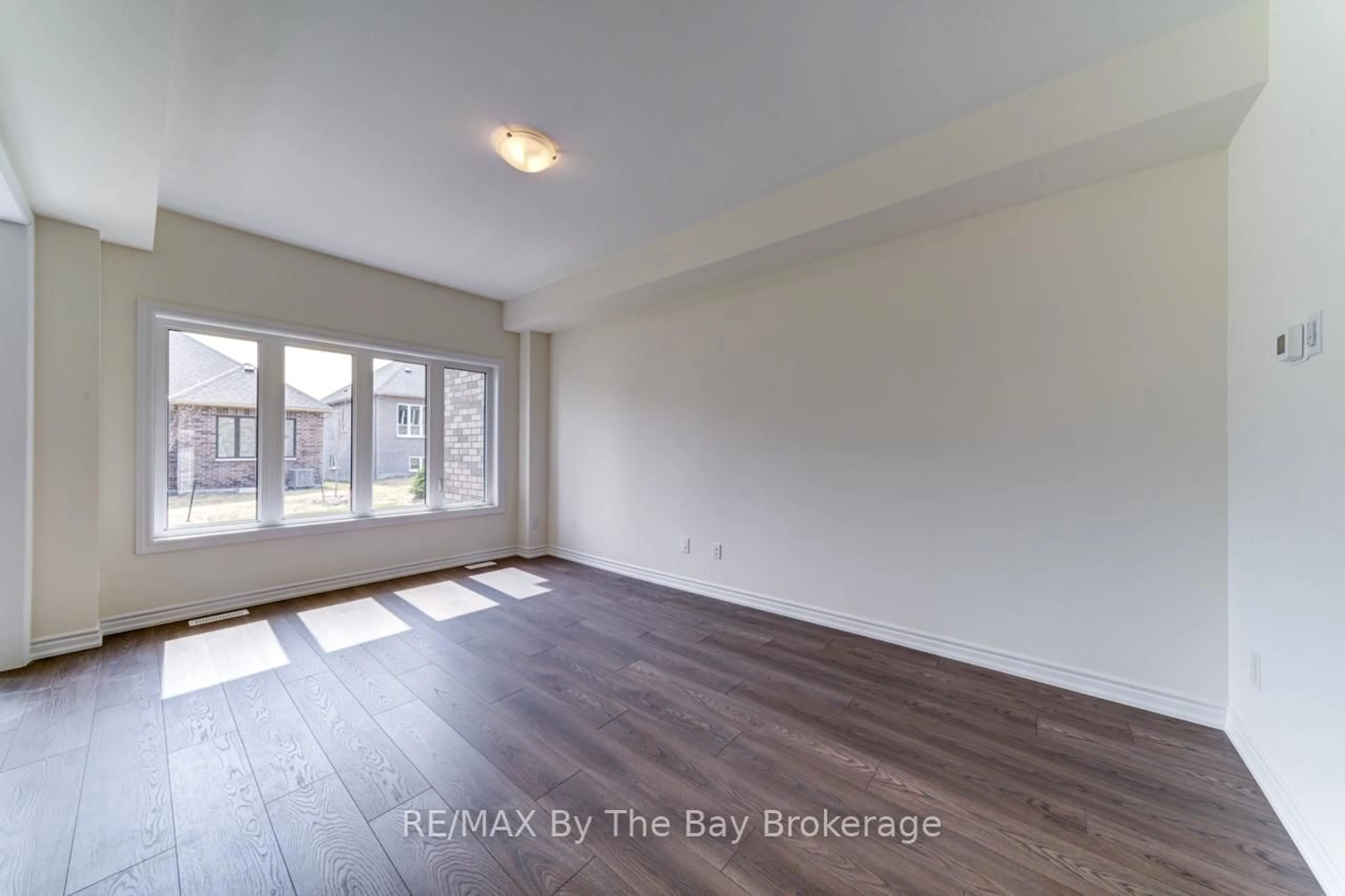 A pic of a room for 8 Federica Cres, Wasaga Beach Ontario L9Z 0N6